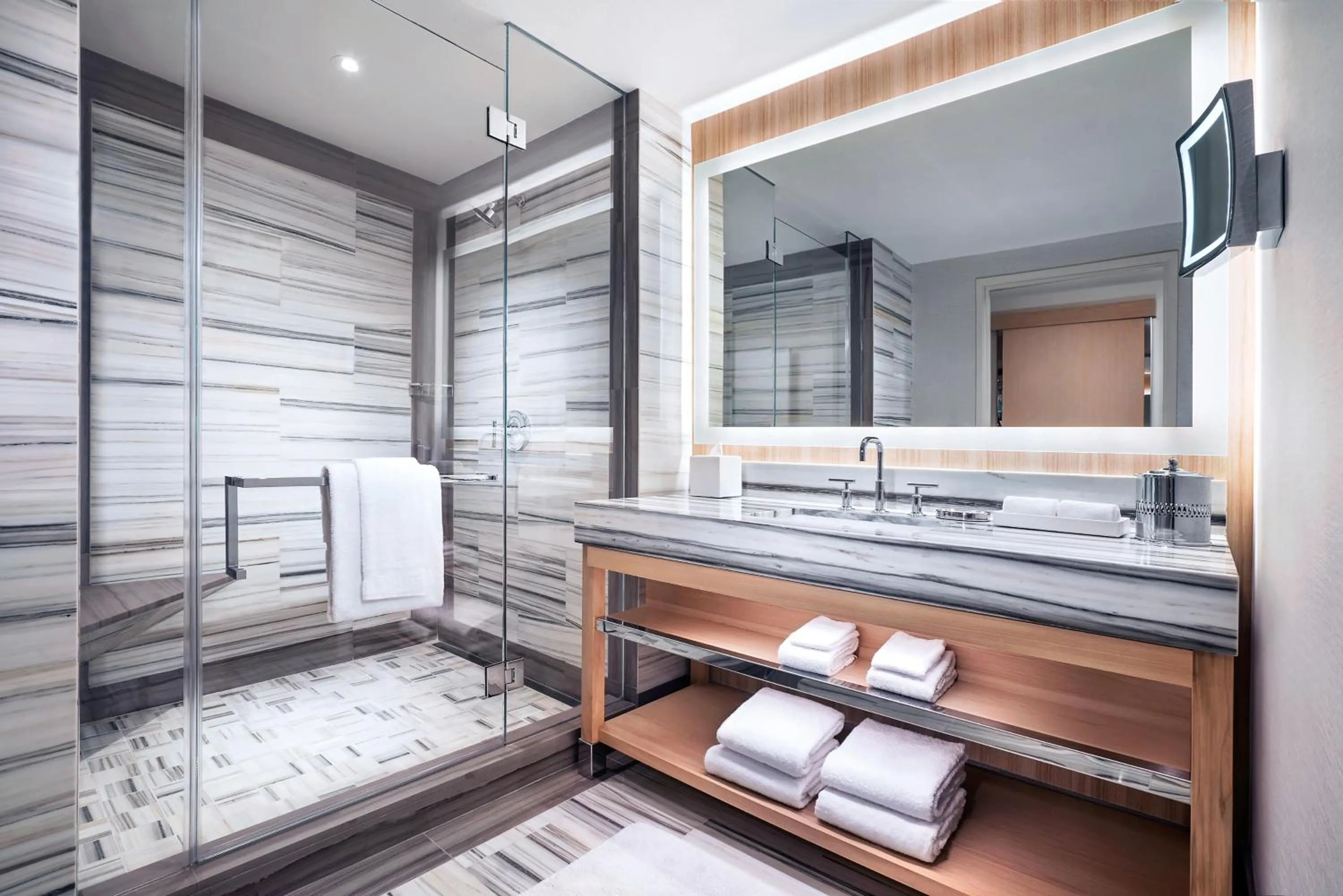 Bathroom, Bed in Palms Casino Resort