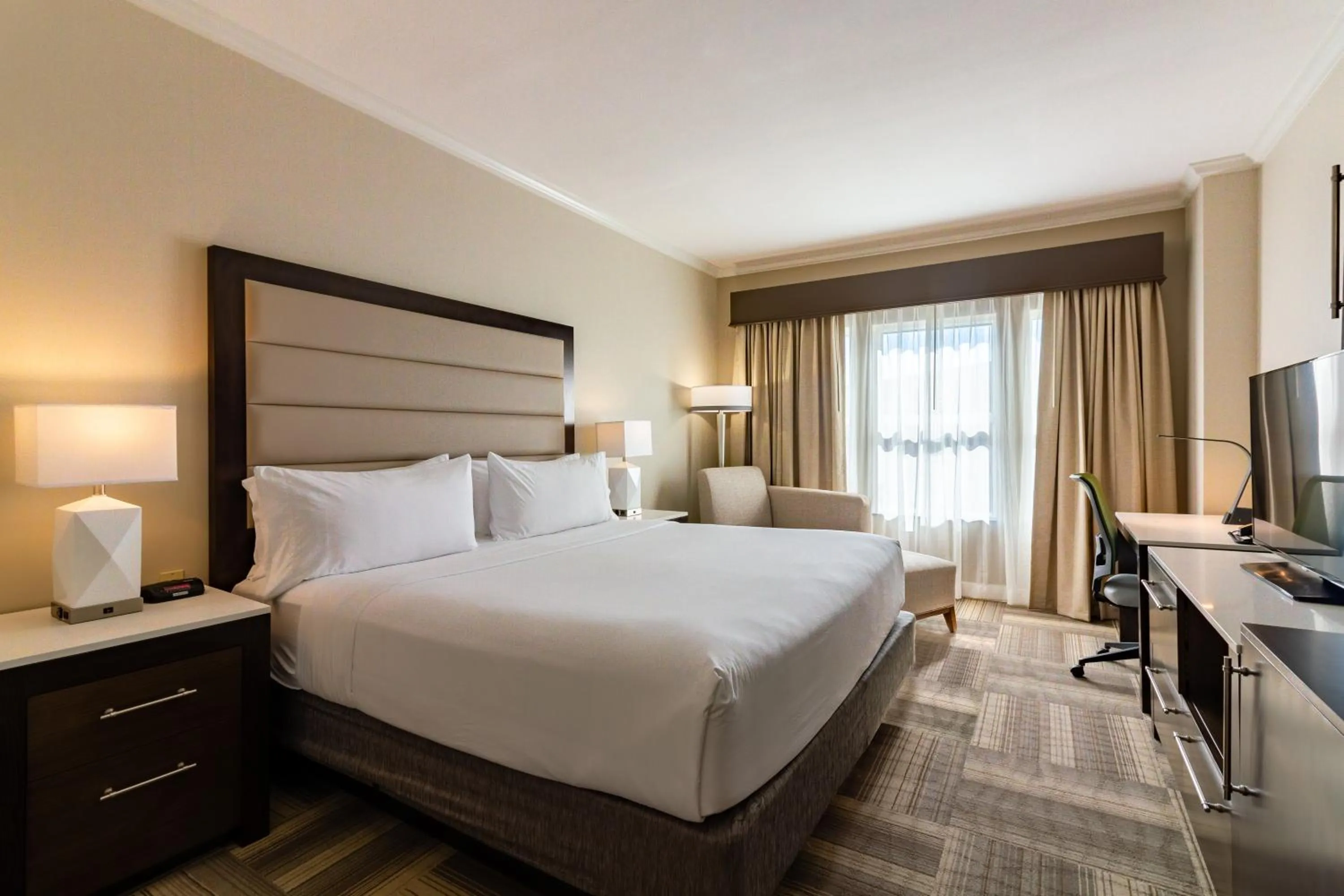 Photo of the whole room, Bed in Holiday Inn Express Savannah - Historic District