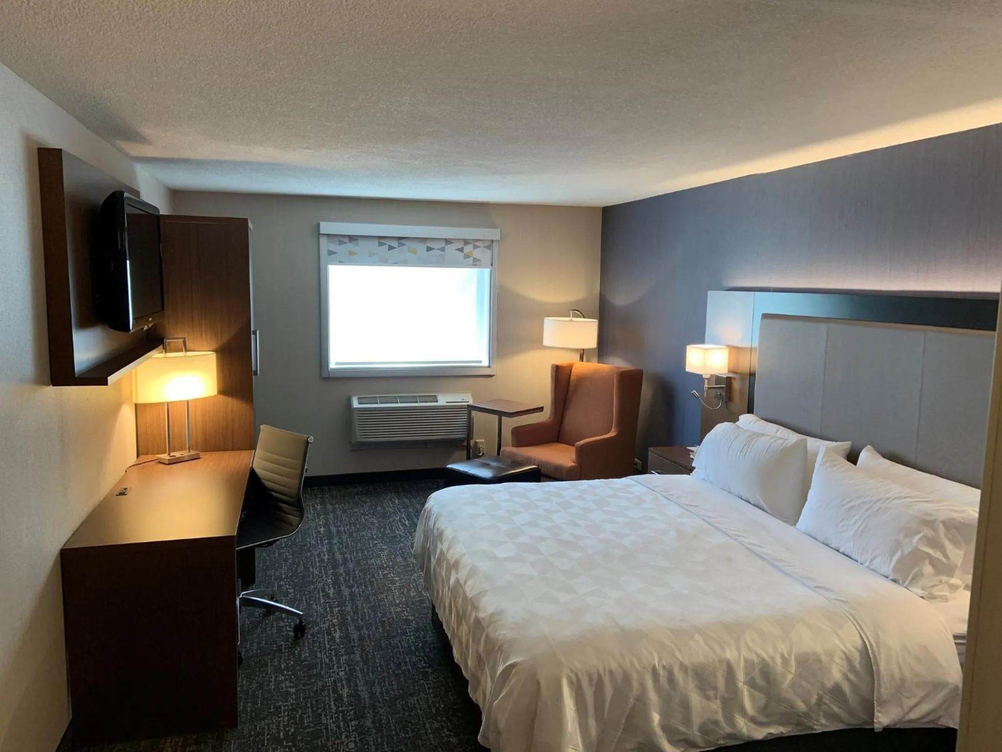 Photo of the whole room, Bed in Holiday Inn & Suites Chicago-Carol Stream Wheaton by IHG