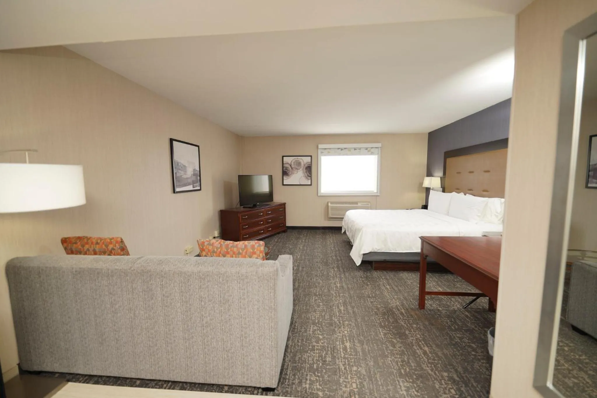 Photo of the whole room, Bed in Holiday Inn & Suites Chicago-Carol Stream Wheaton by IHG