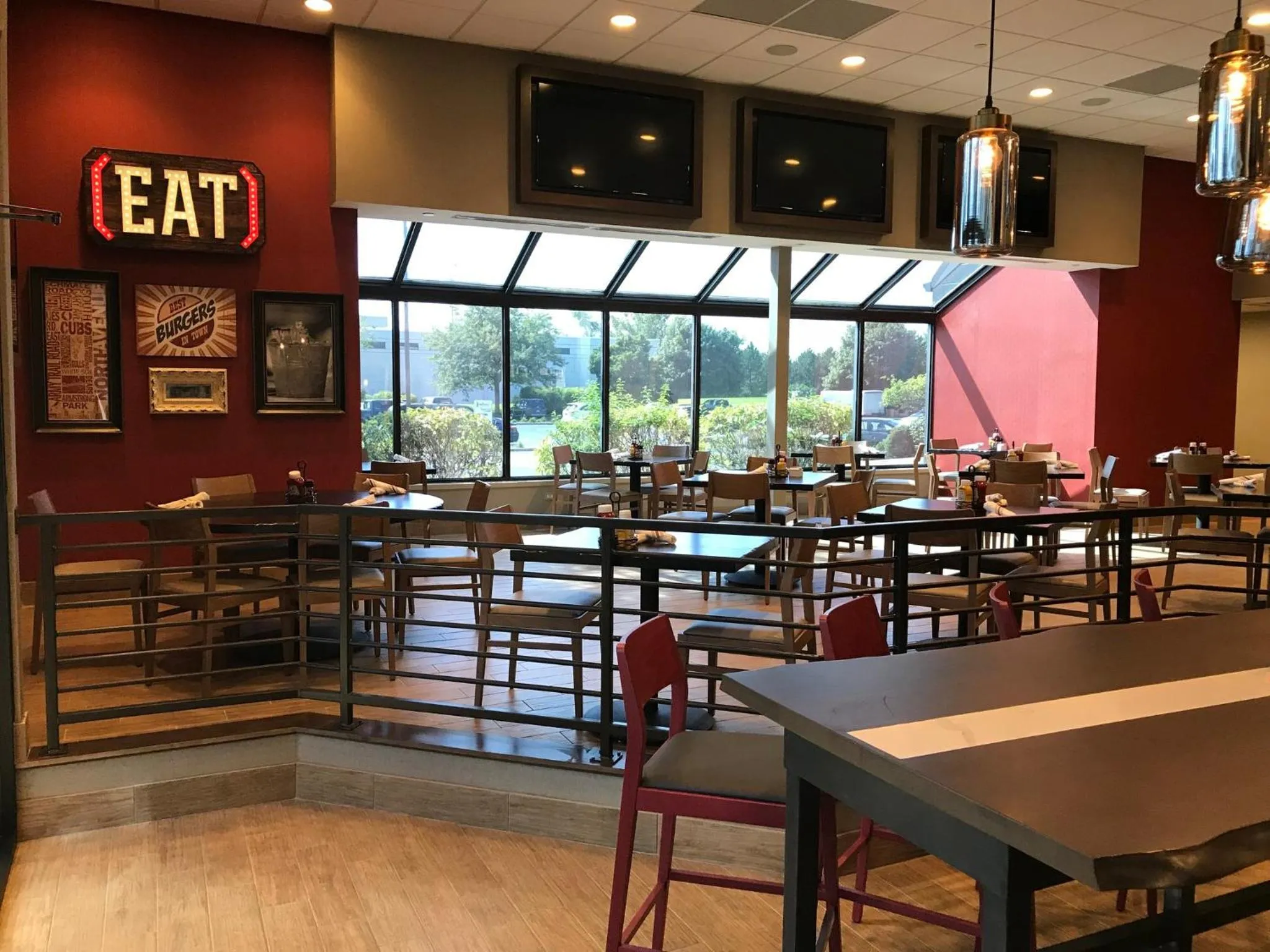 Restaurant/places to eat in Holiday Inn & Suites Chicago-Carol Stream Wheaton by IHG