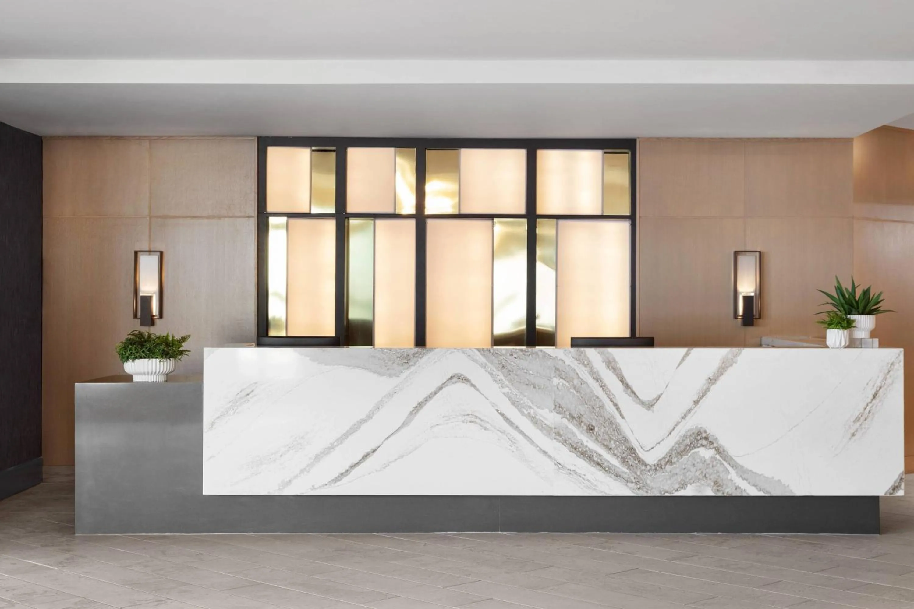 Lobby or reception in Delta Hotels by Marriott™ Virginia Beach Waterfront Suites