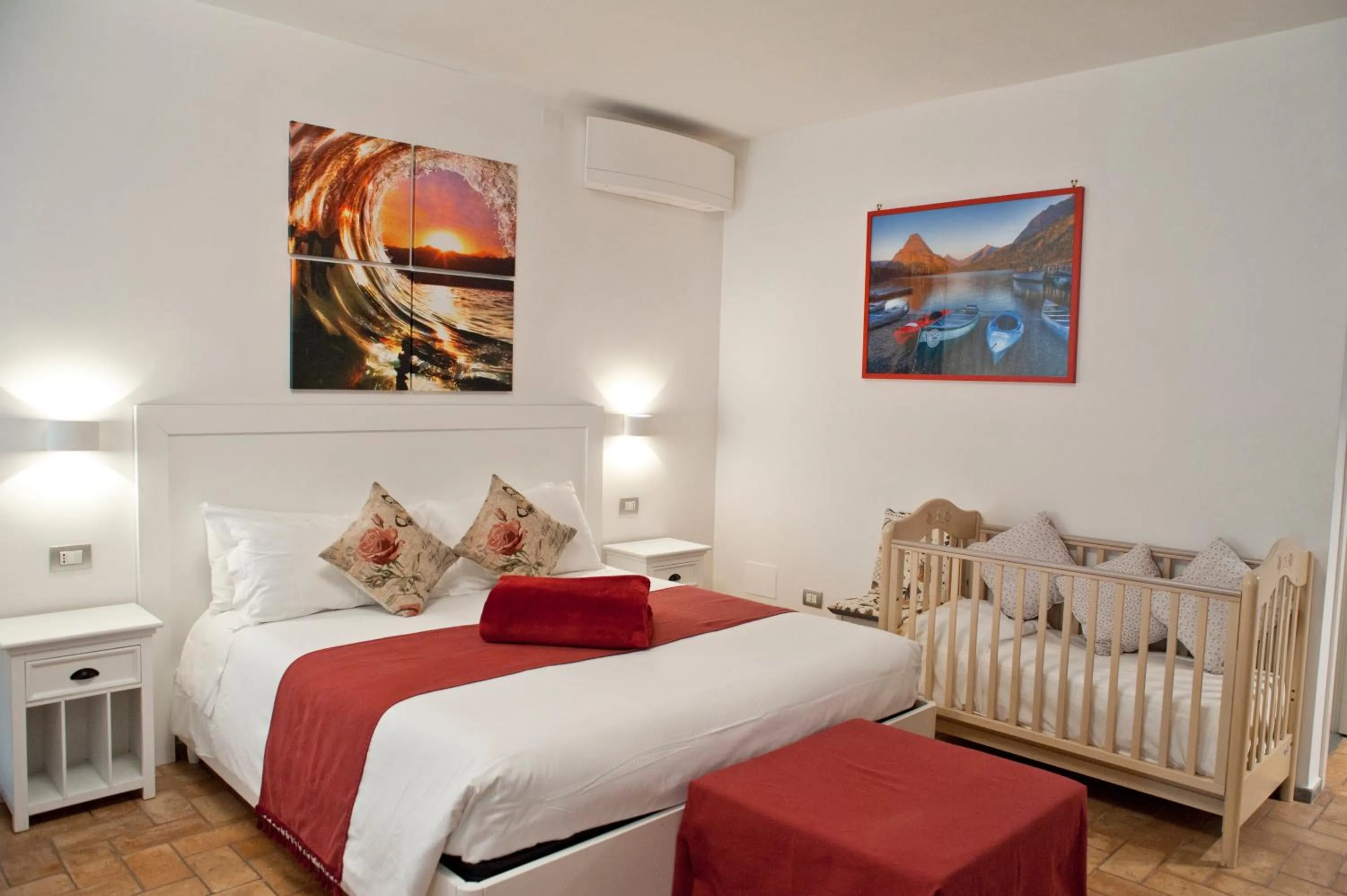 Bedroom, Bed in Atlantis Inn Castelgandolfo