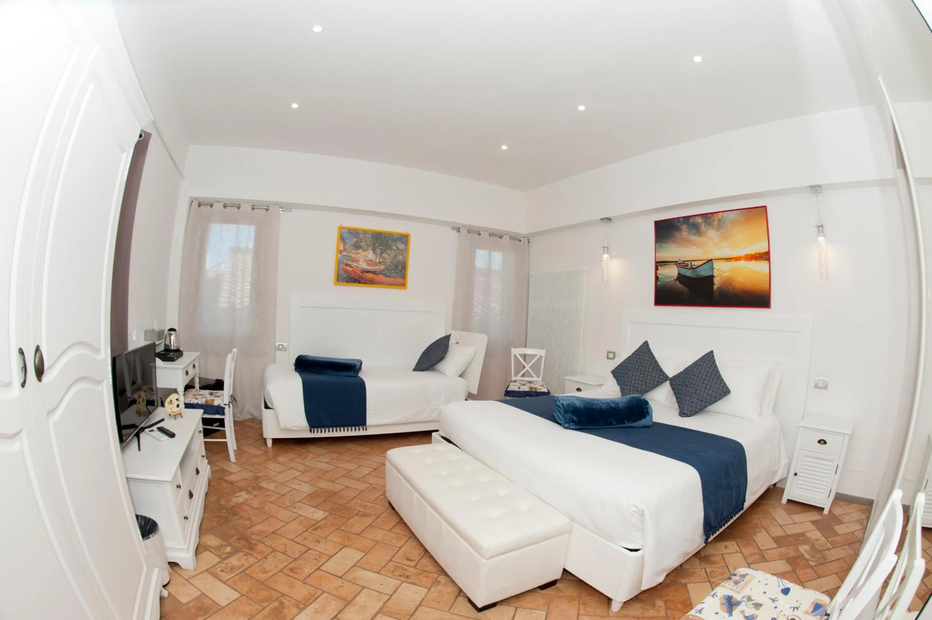 Bedroom, Bed in Atlantis Inn Castelgandolfo