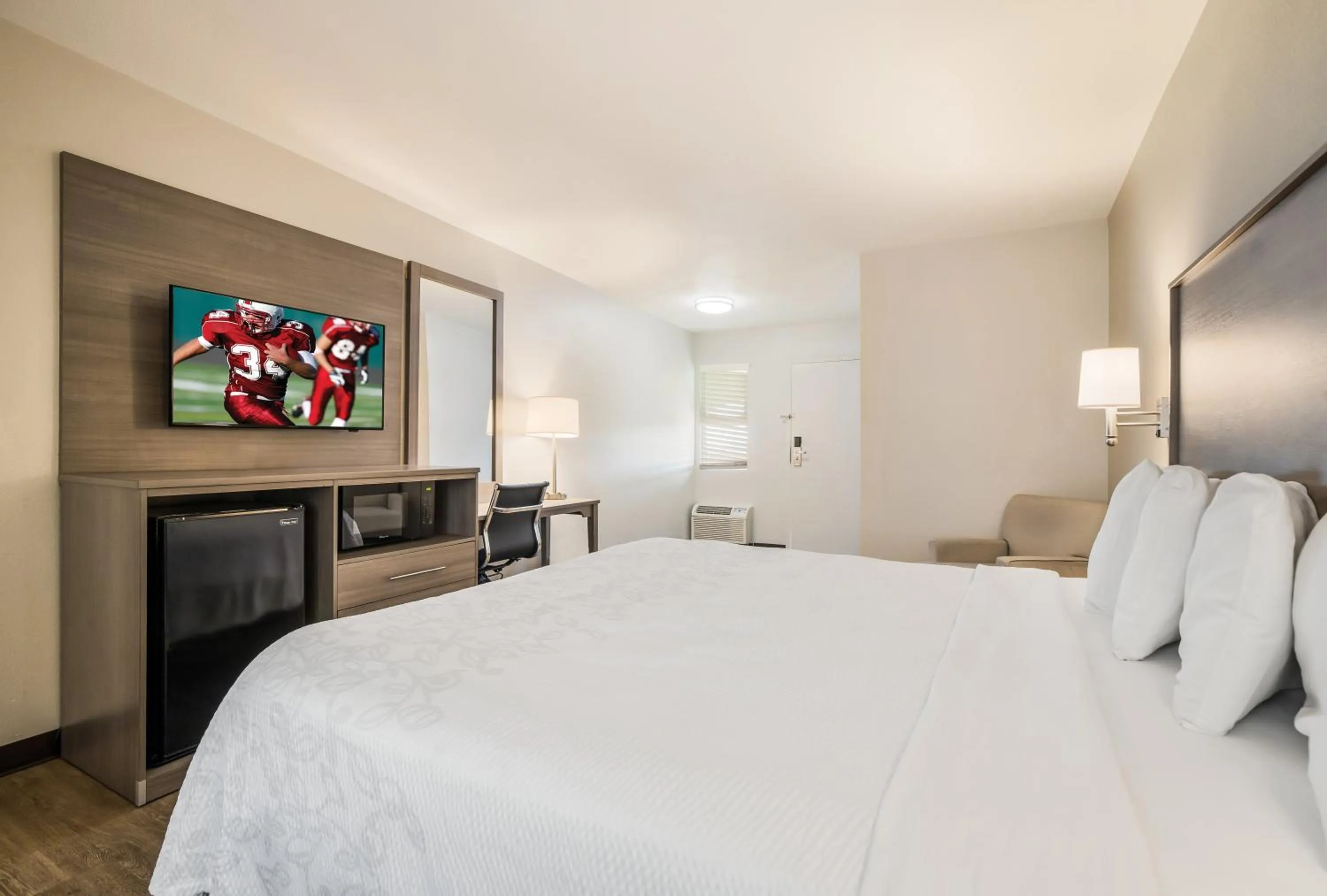 Bedroom, Bed in Days Inn by Wyndham Chula Vista-San Diego