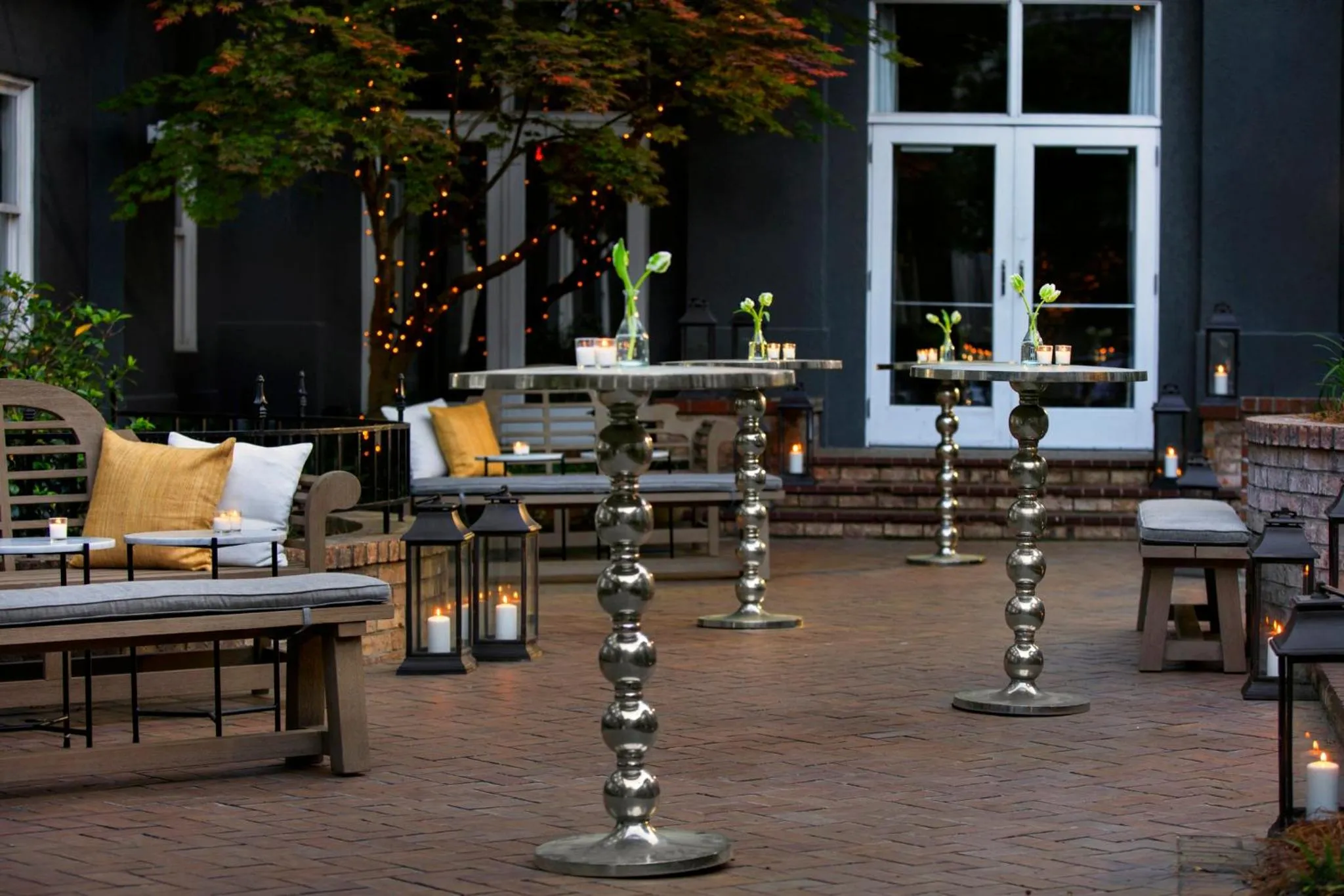 Restaurant/places to eat in Kimpton Brice Hotel by IHG