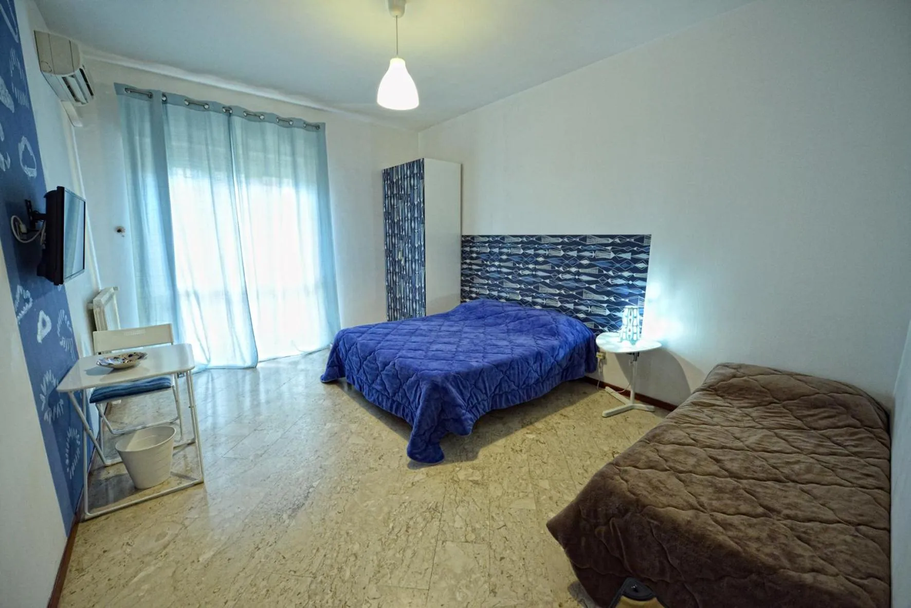 Photo of the whole room, Bed in Aback Policlinico