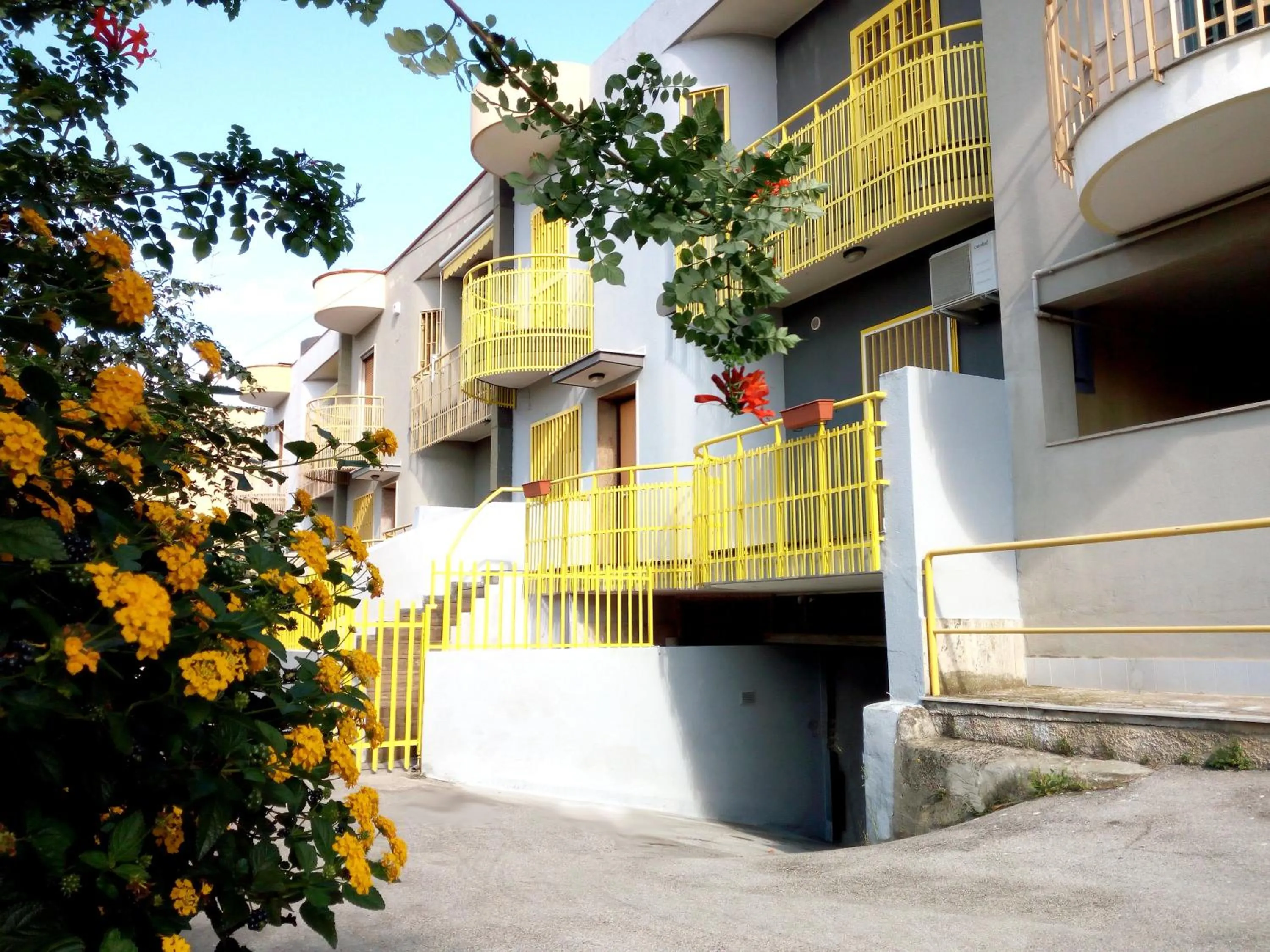 Property building in Aback Policlinico