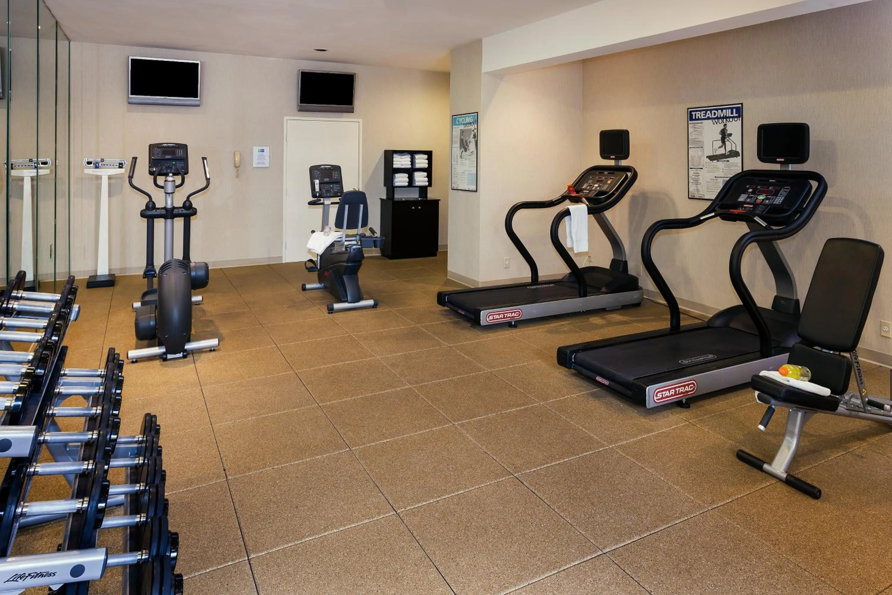 Fitness centre/facilities in Holiday Inn Express Simi Valley by IHG