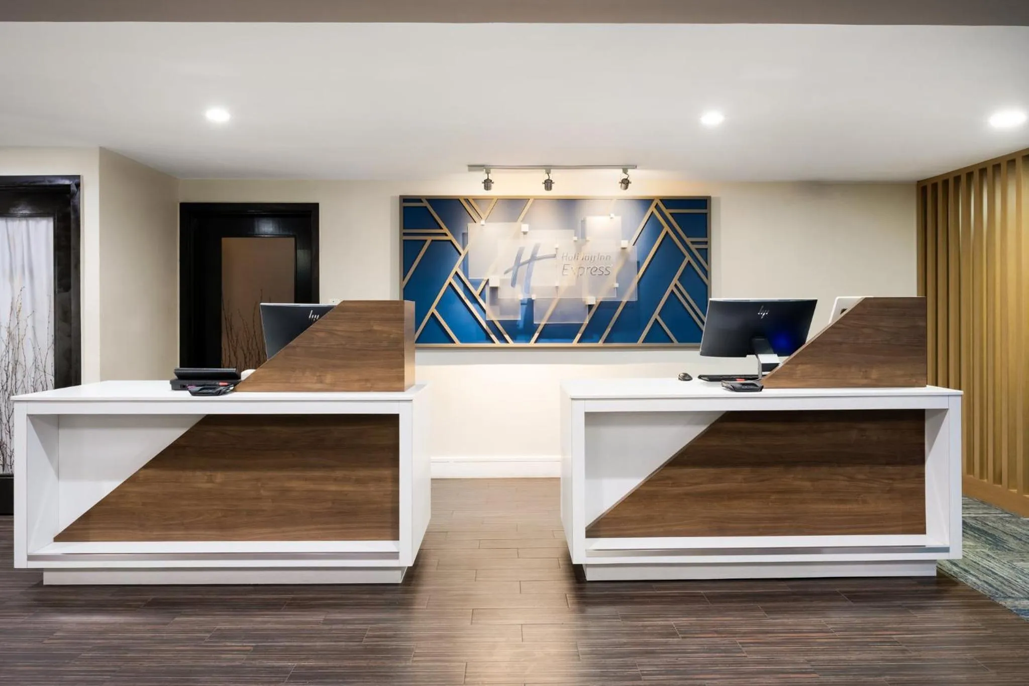 Property building in Holiday Inn Express Simi Valley by IHG