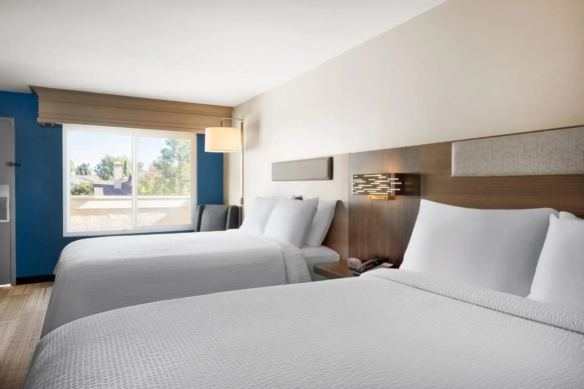 Standard Queen Room with Two Queen Beds in Holiday Inn Express Simi Valley by IHG Standard Queen Room with Two Queen Beds in Holiday Inn Express Simi Valley by IHG