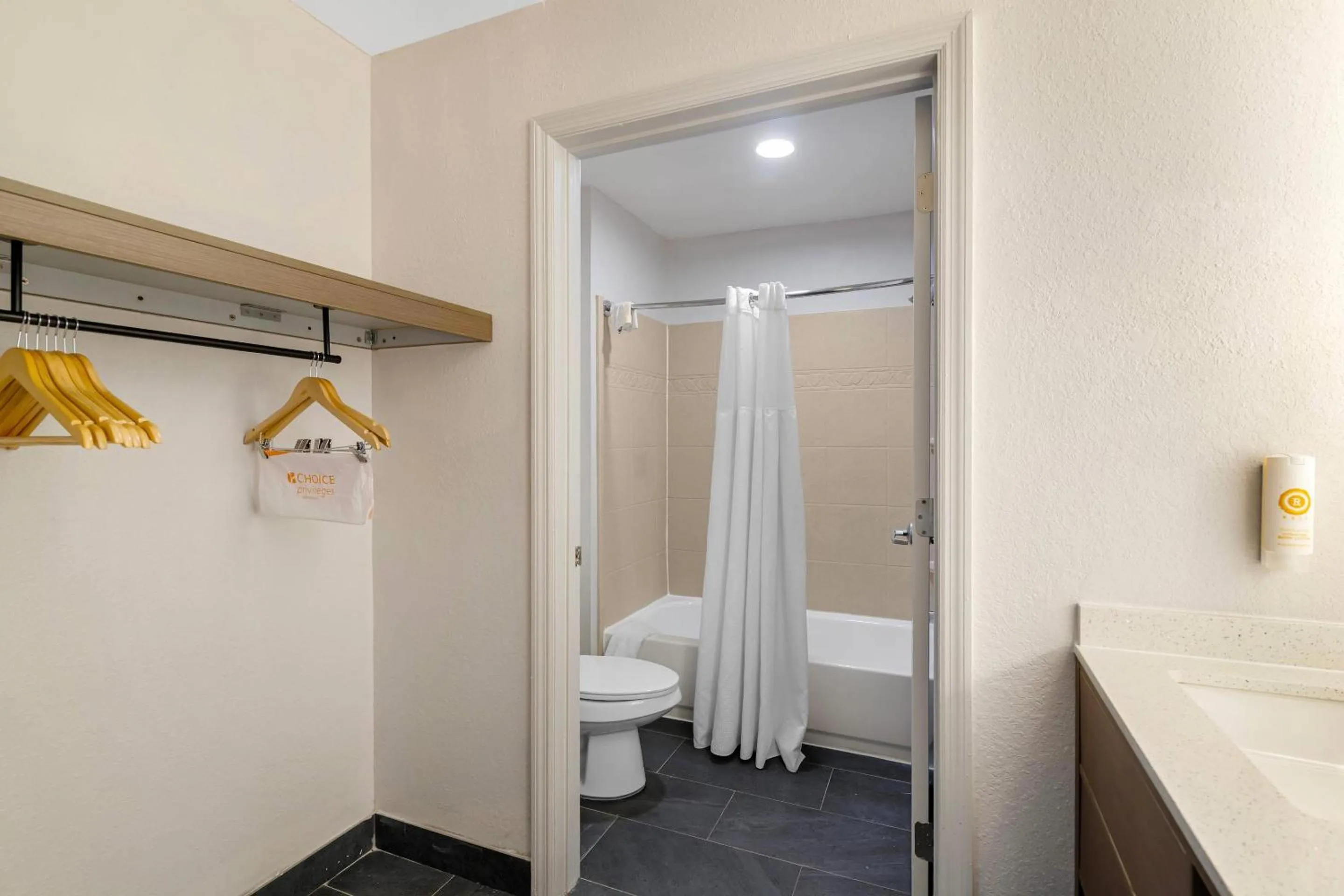 Bedroom in Comfort Inn & Suites Savannah Airport