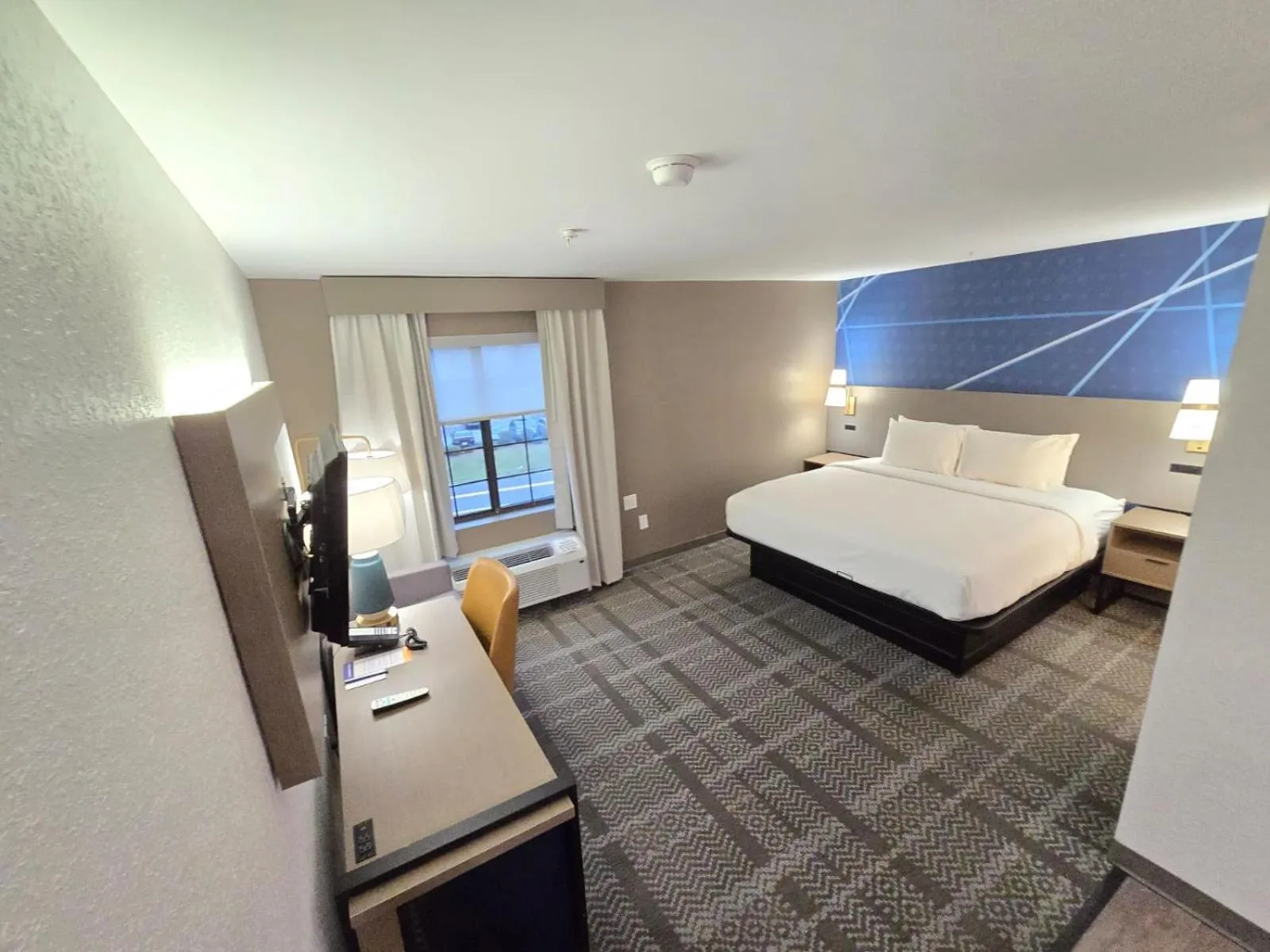 Bed in Comfort Inn & Suites Savannah Airport