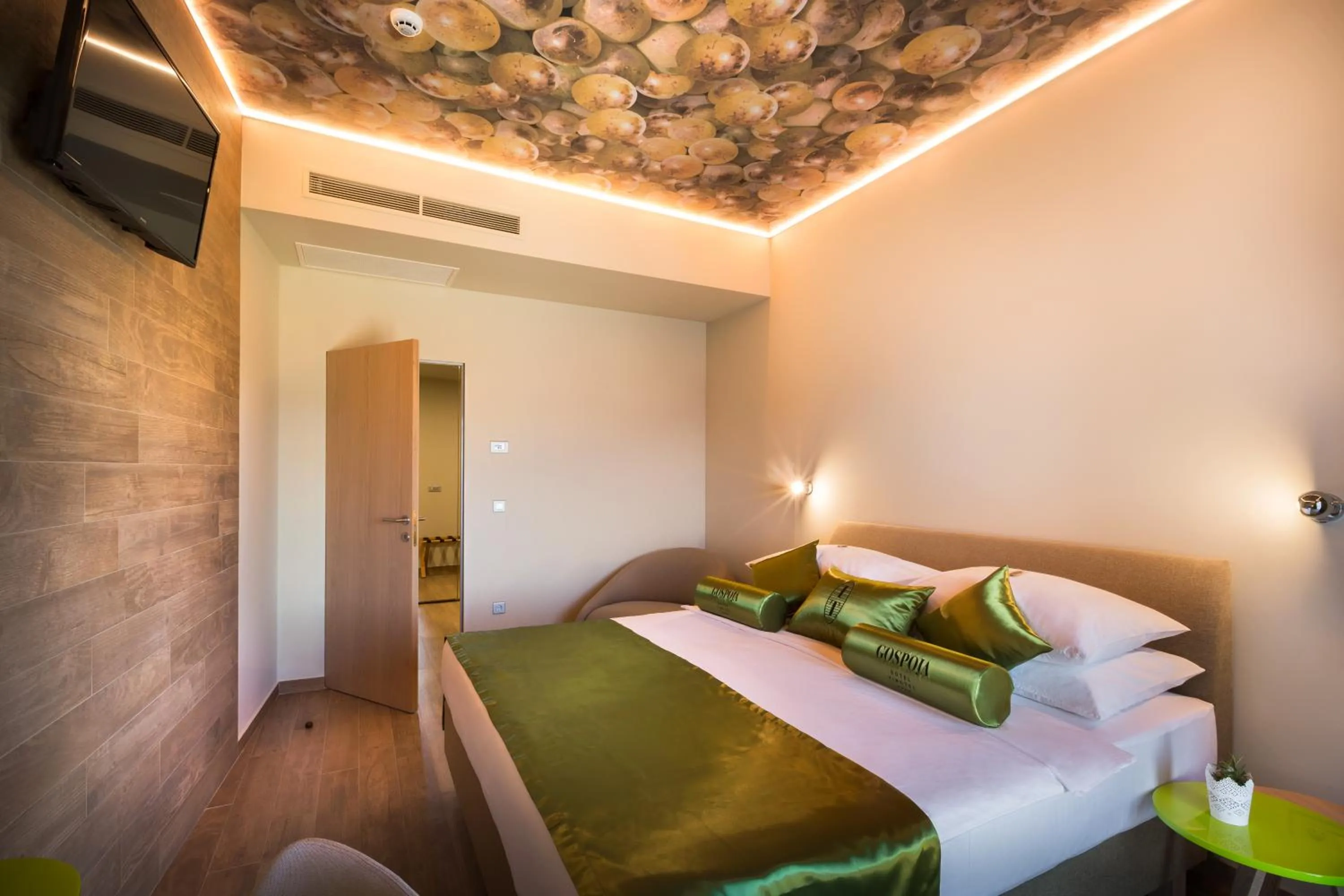 Photo of the whole room, Bed in Hotel Vinotel Gospoja