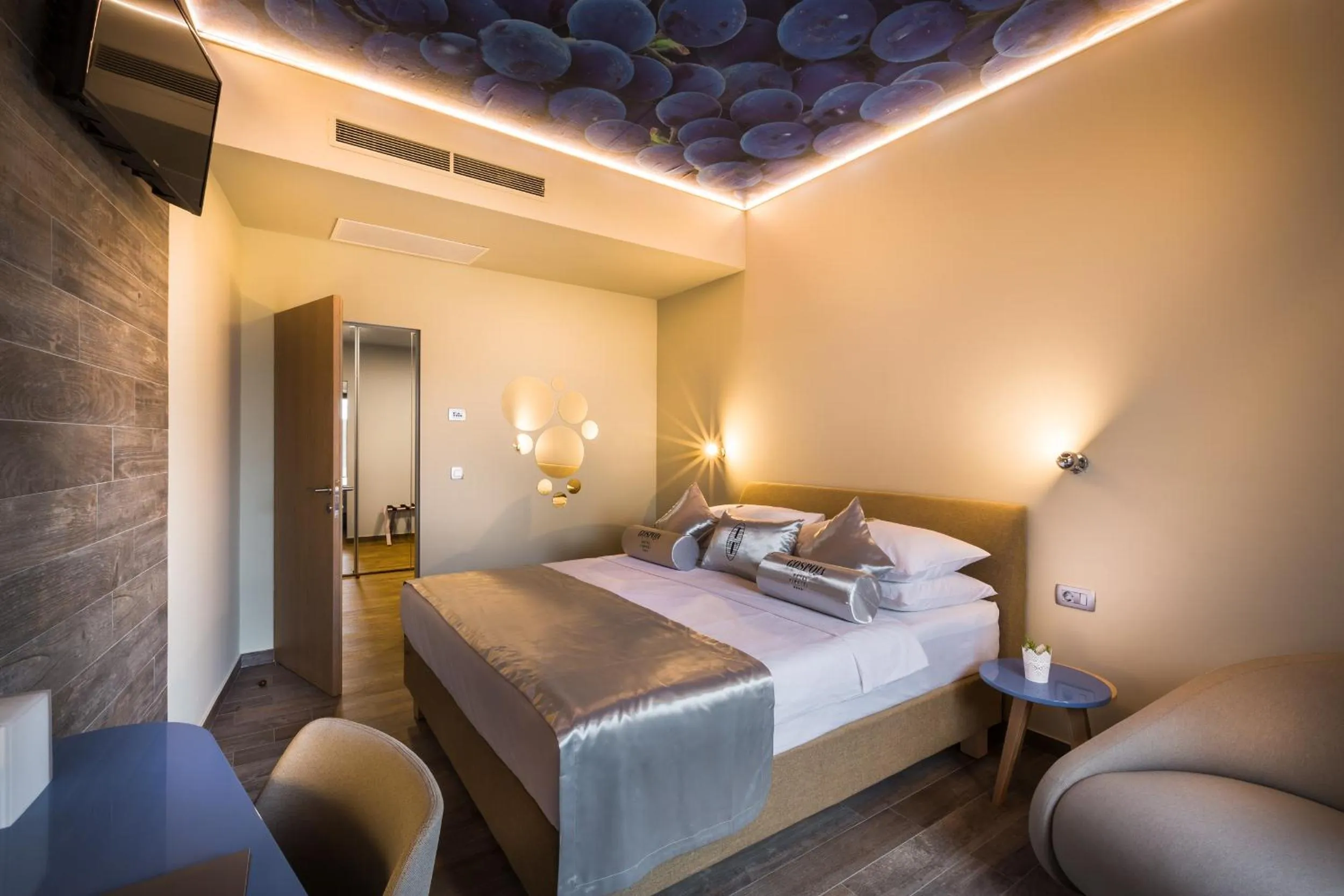 Photo of the whole room, Bed in Hotel Vinotel Gospoja