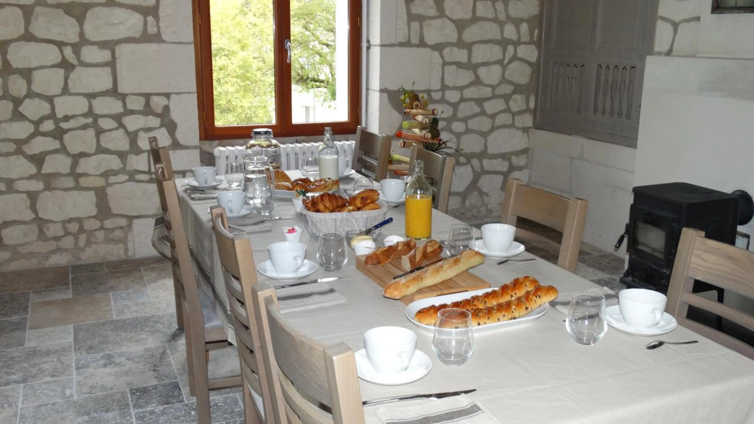 Continental breakfast in Moulin de reigner