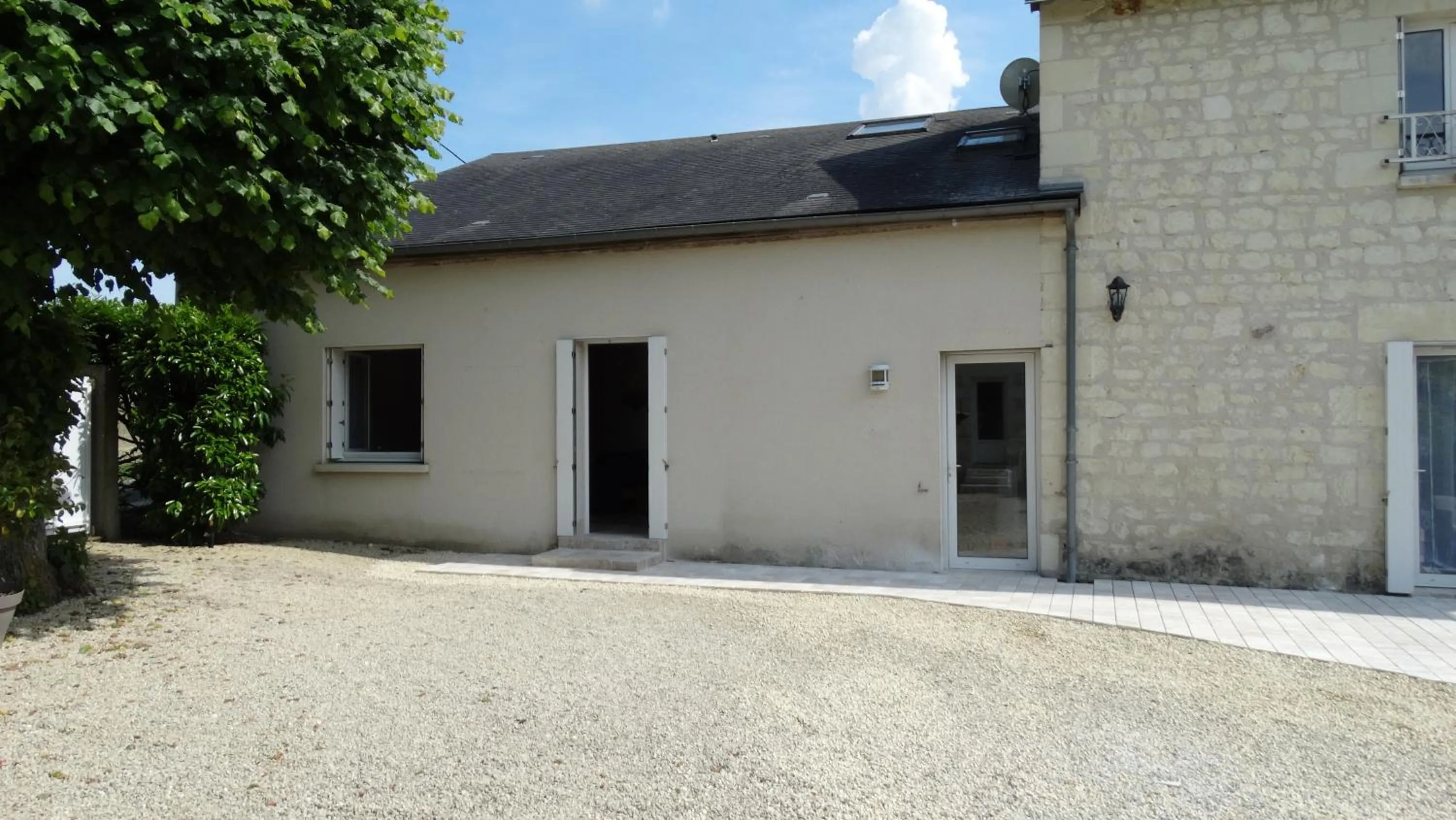 Facade/entrance in Moulin de reigner