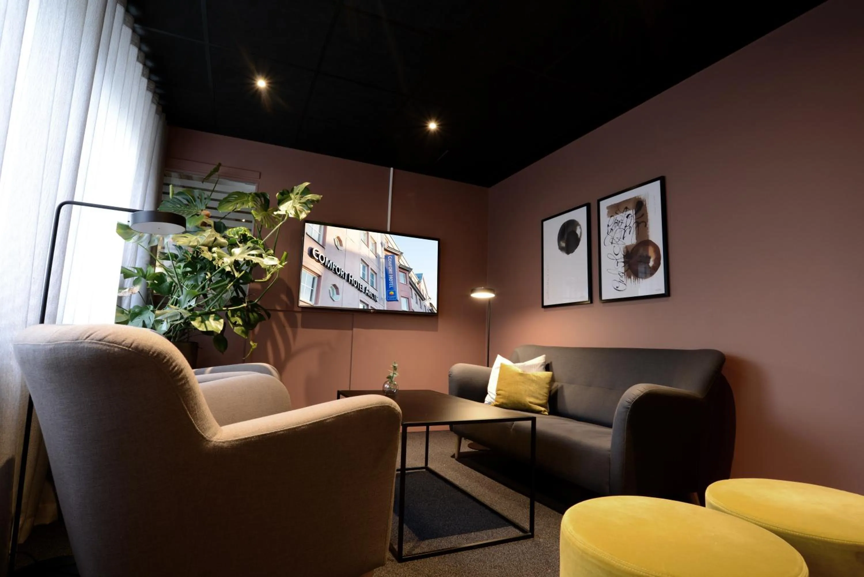 Lobby or reception in Comfort Hotel Arctic