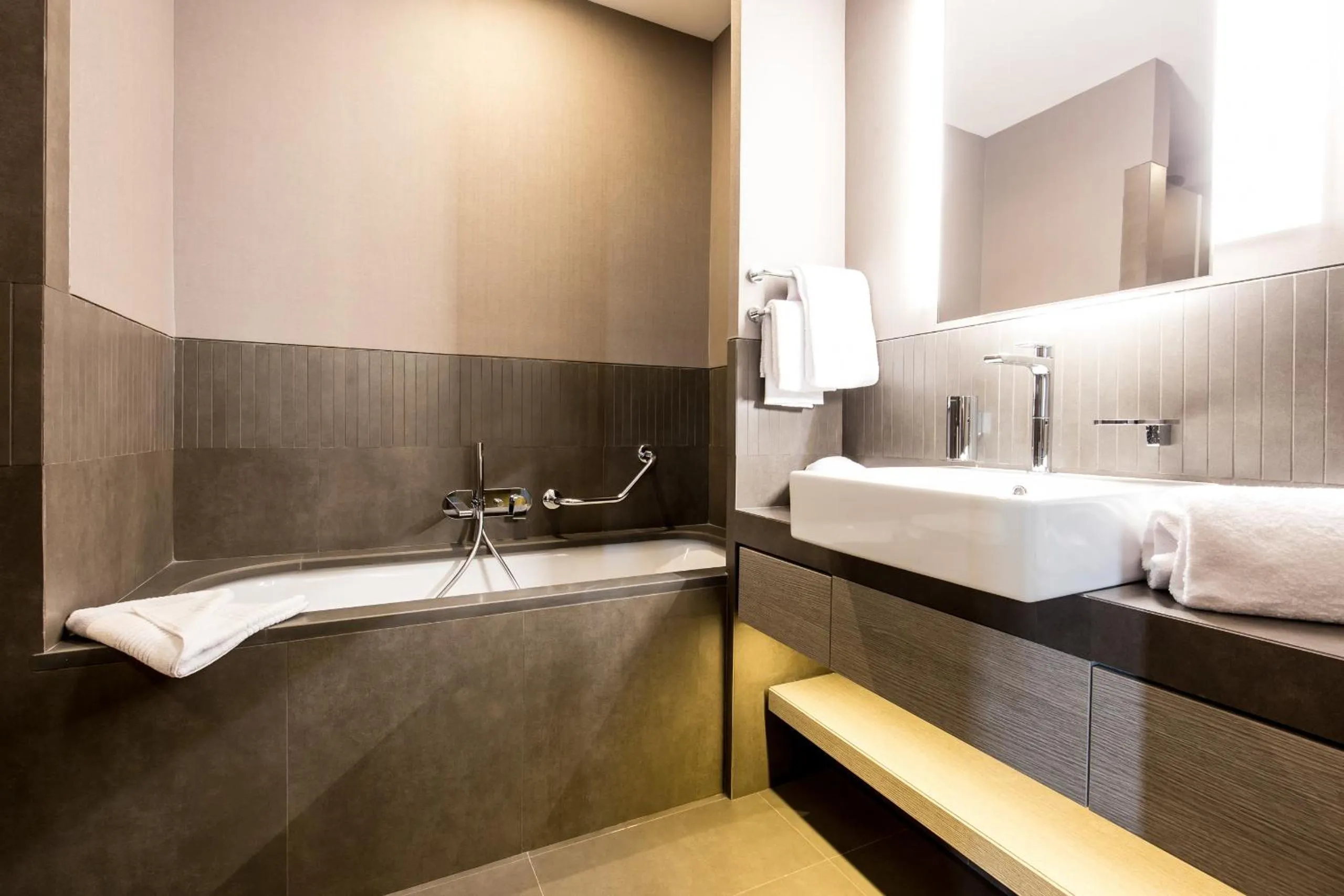 Bathroom in Orazio Palace Hotel