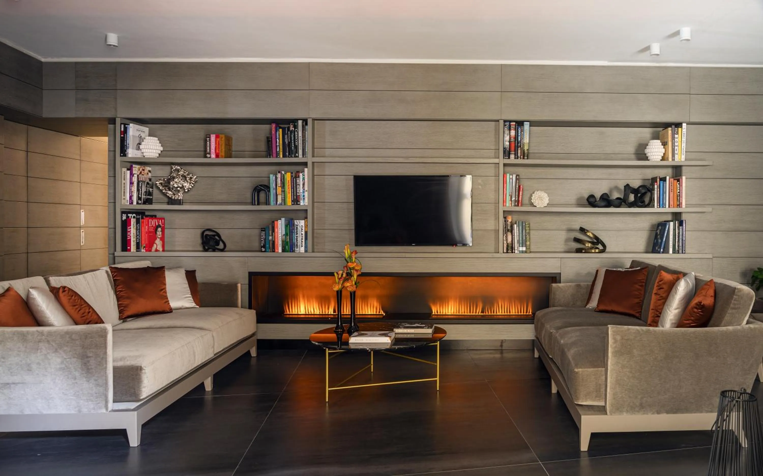 Communal lounge/ TV room in Orazio Palace Hotel