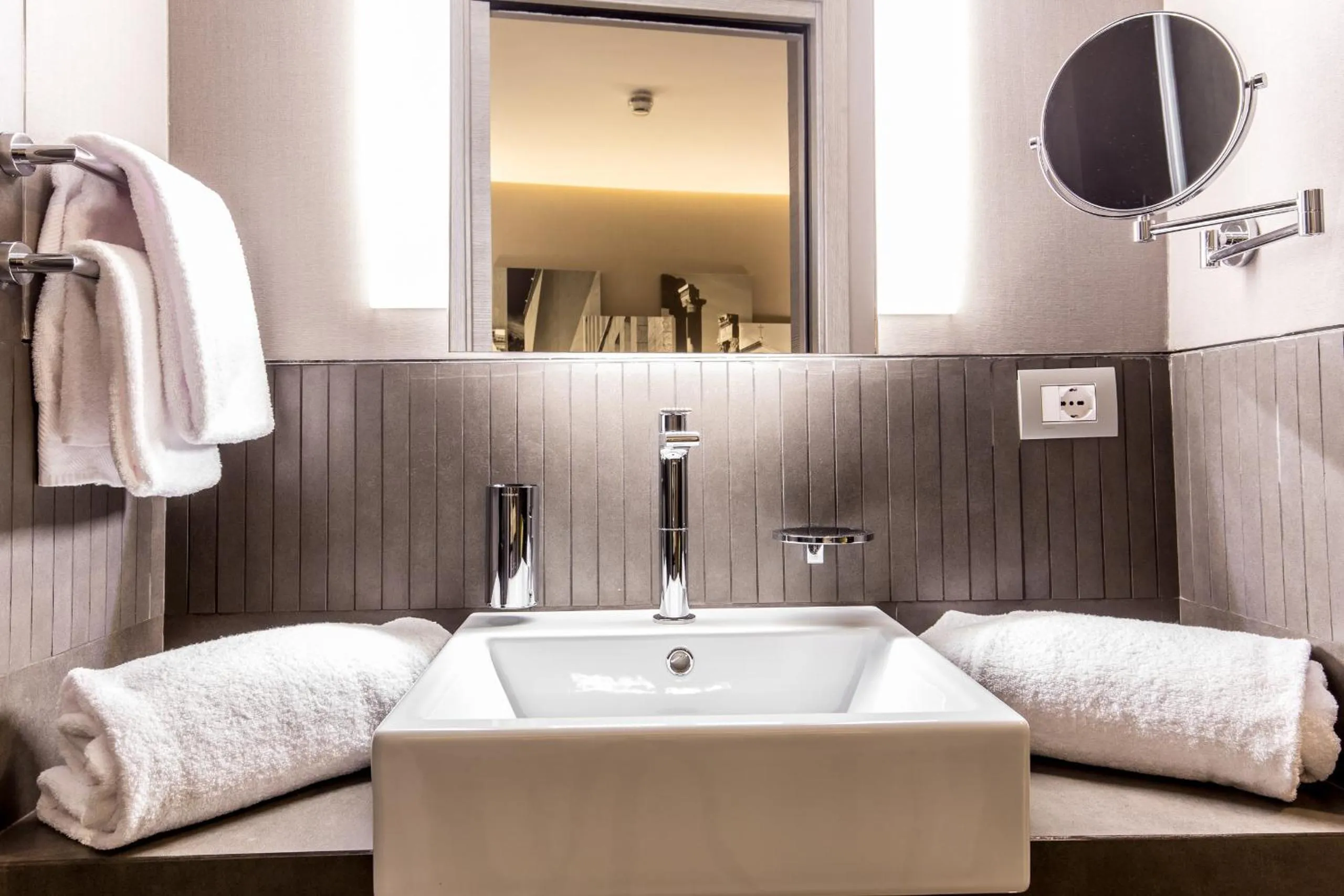 Bathroom in Orazio Palace Hotel