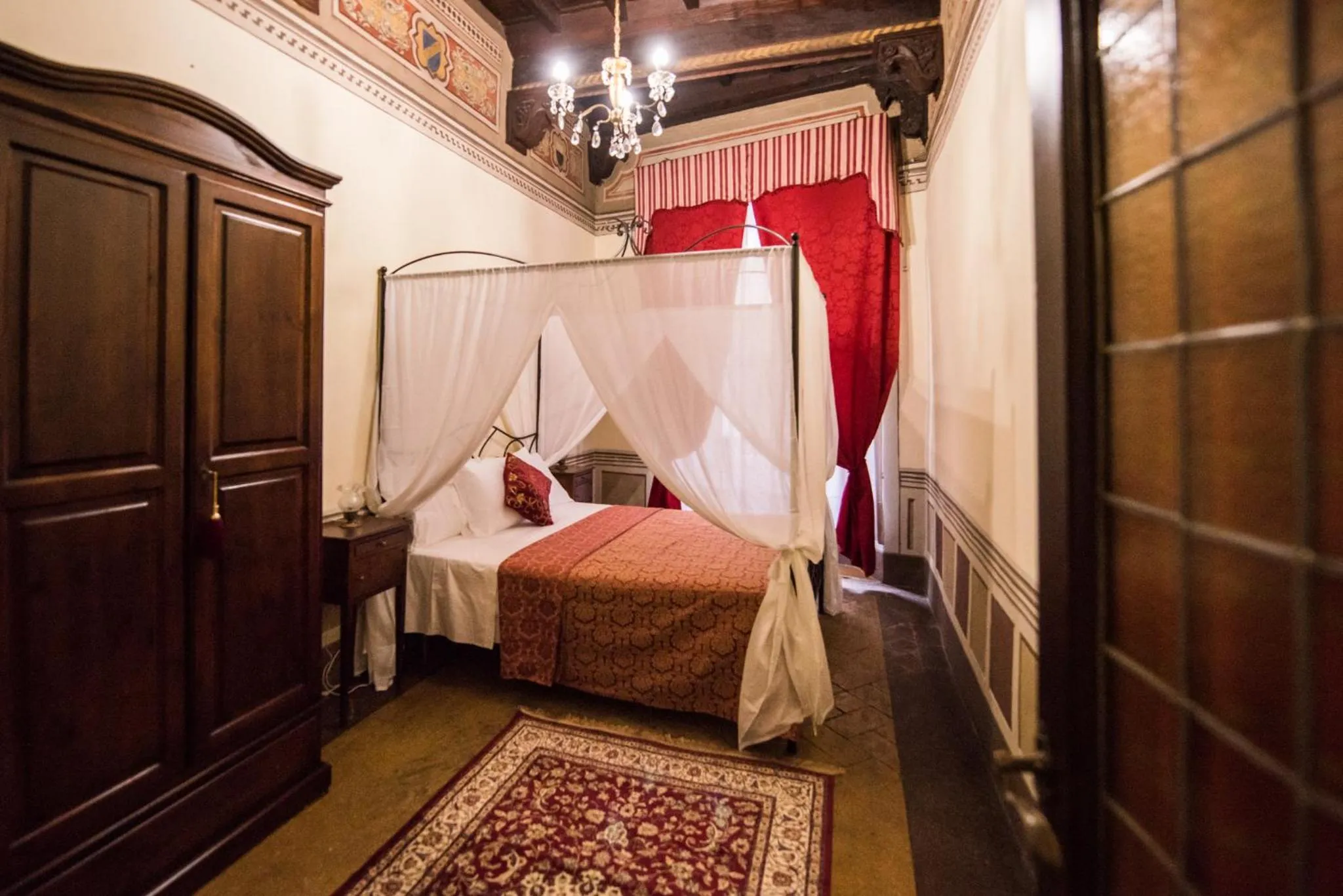 Photo of the whole room, Bed in All'ombra della Torre only Rooms