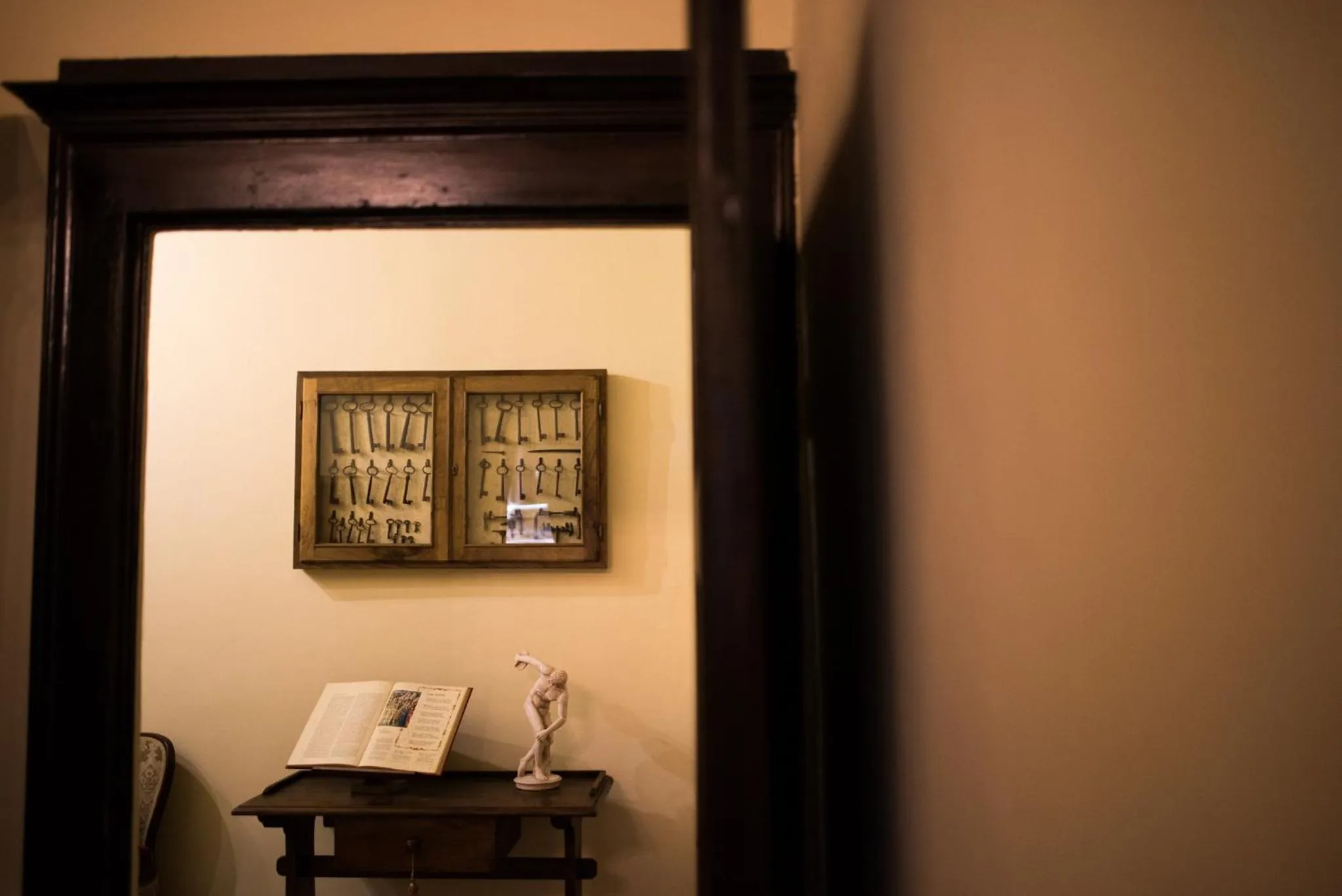 Decorative detail in All'ombra della Torre only Rooms