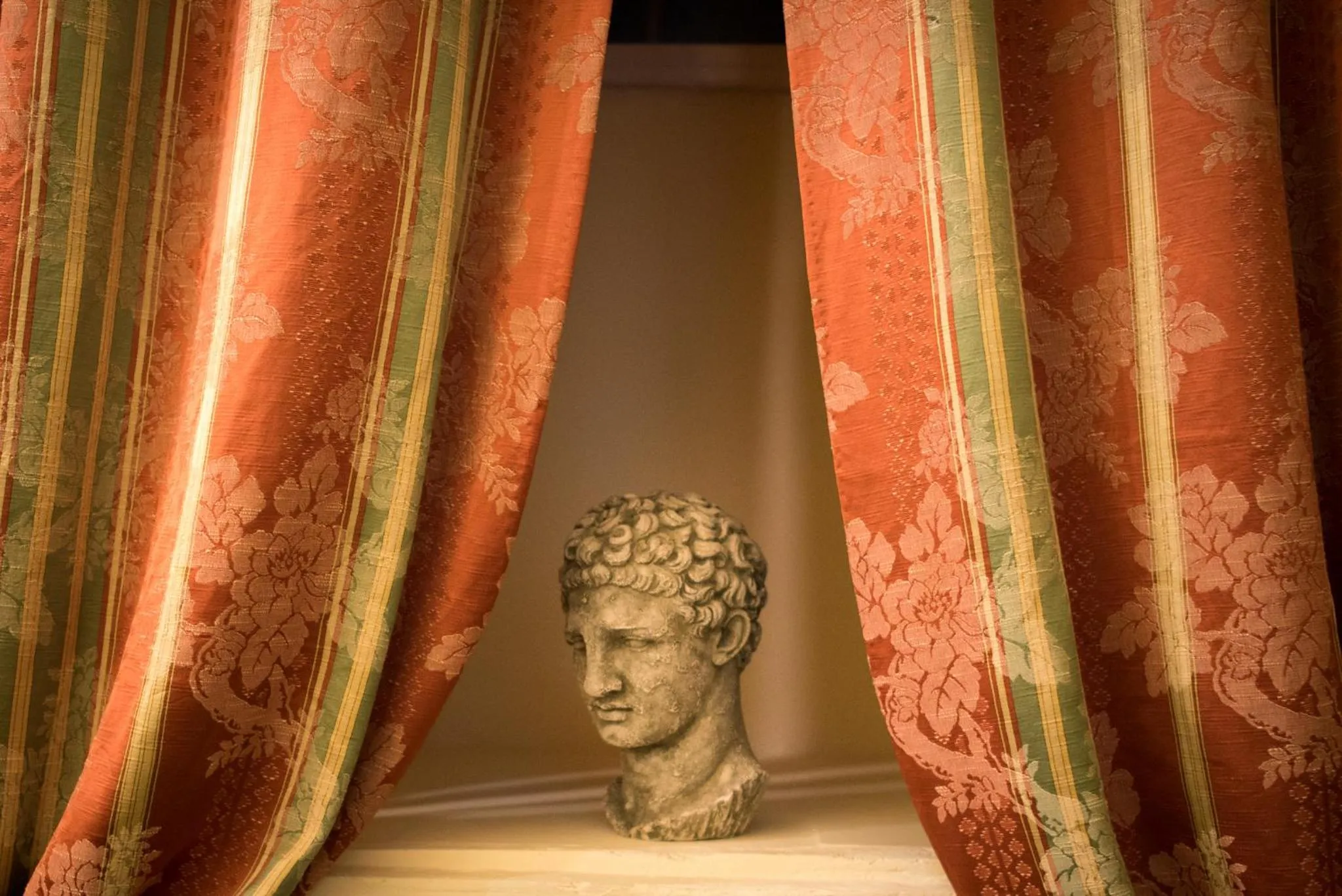 Decorative detail in All'ombra della Torre only Rooms