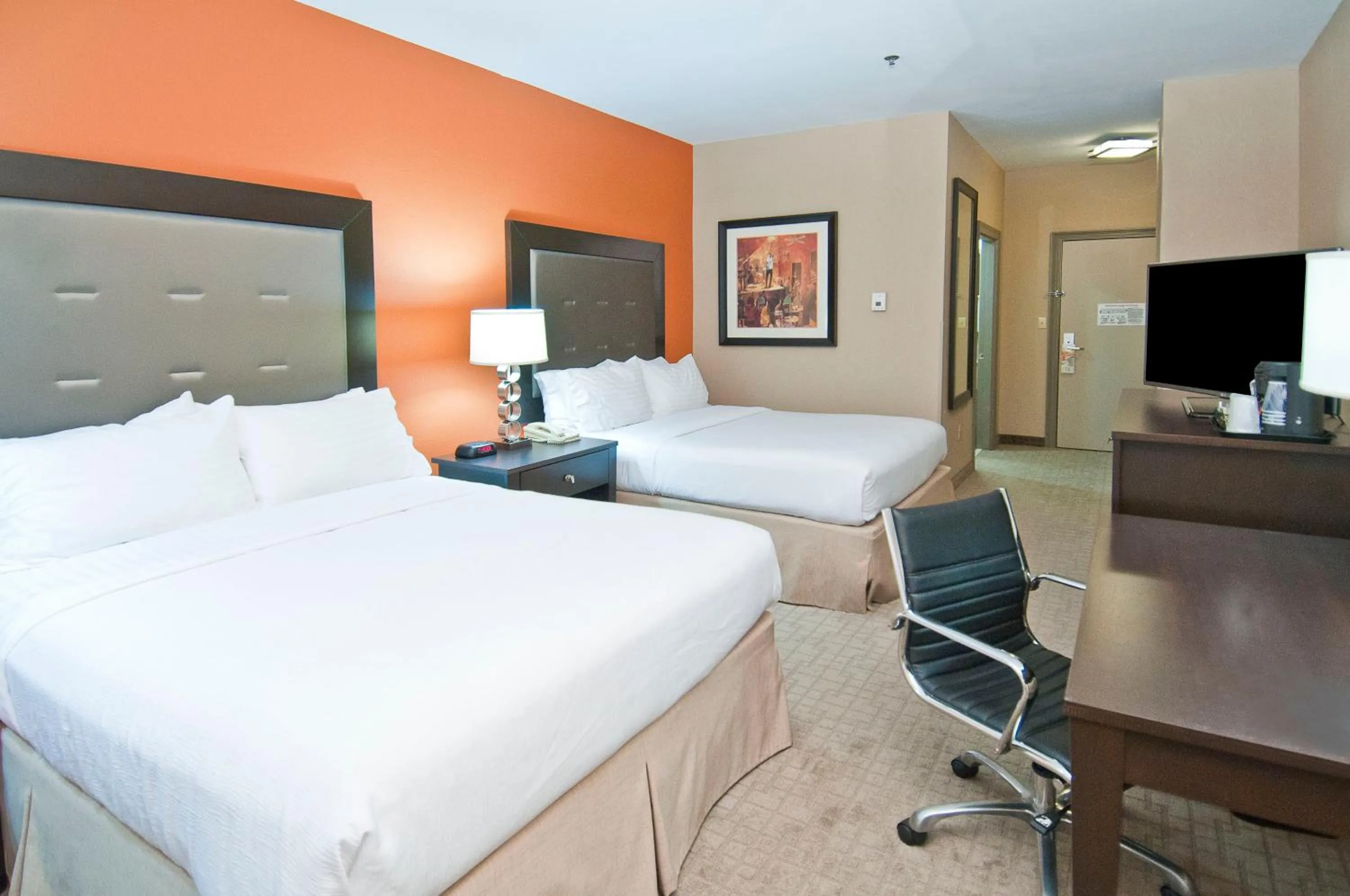 Photo of the whole room, Bed in Holiday Inn Hotel & Suites Slidell by IHG
