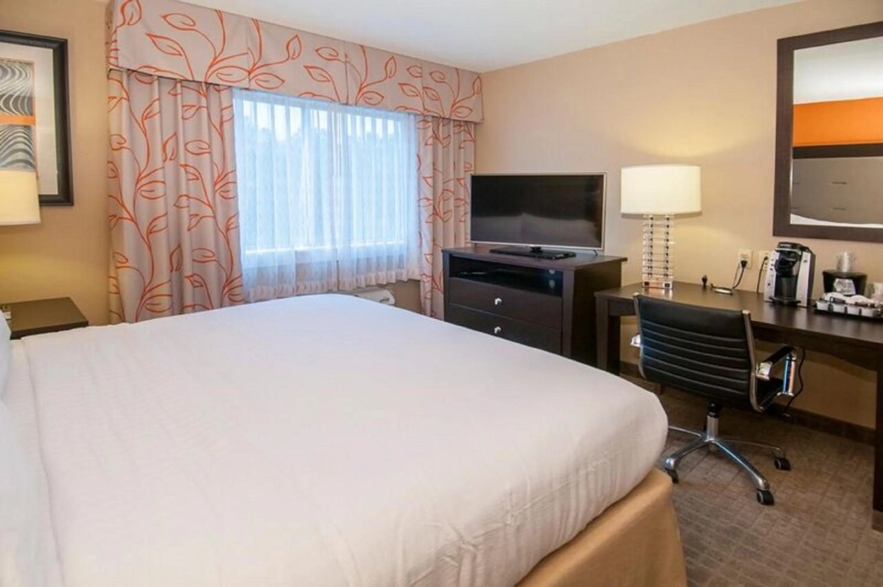 Photo of the whole room, Bed in Holiday Inn Hotel & Suites Slidell by IHG