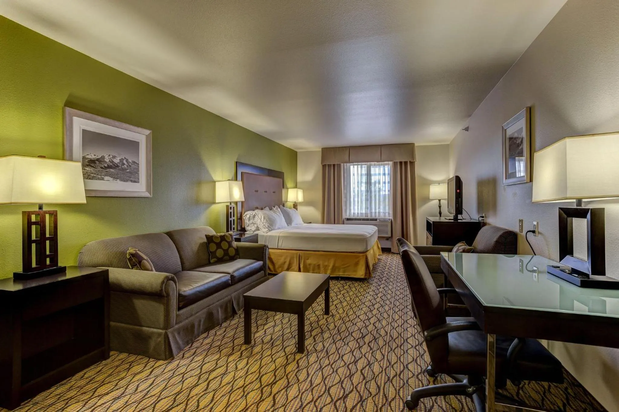 Photo of the whole room, Bed in Holiday Inn Express Hotel & Suites Montrose - Black Canyon Area by IHG