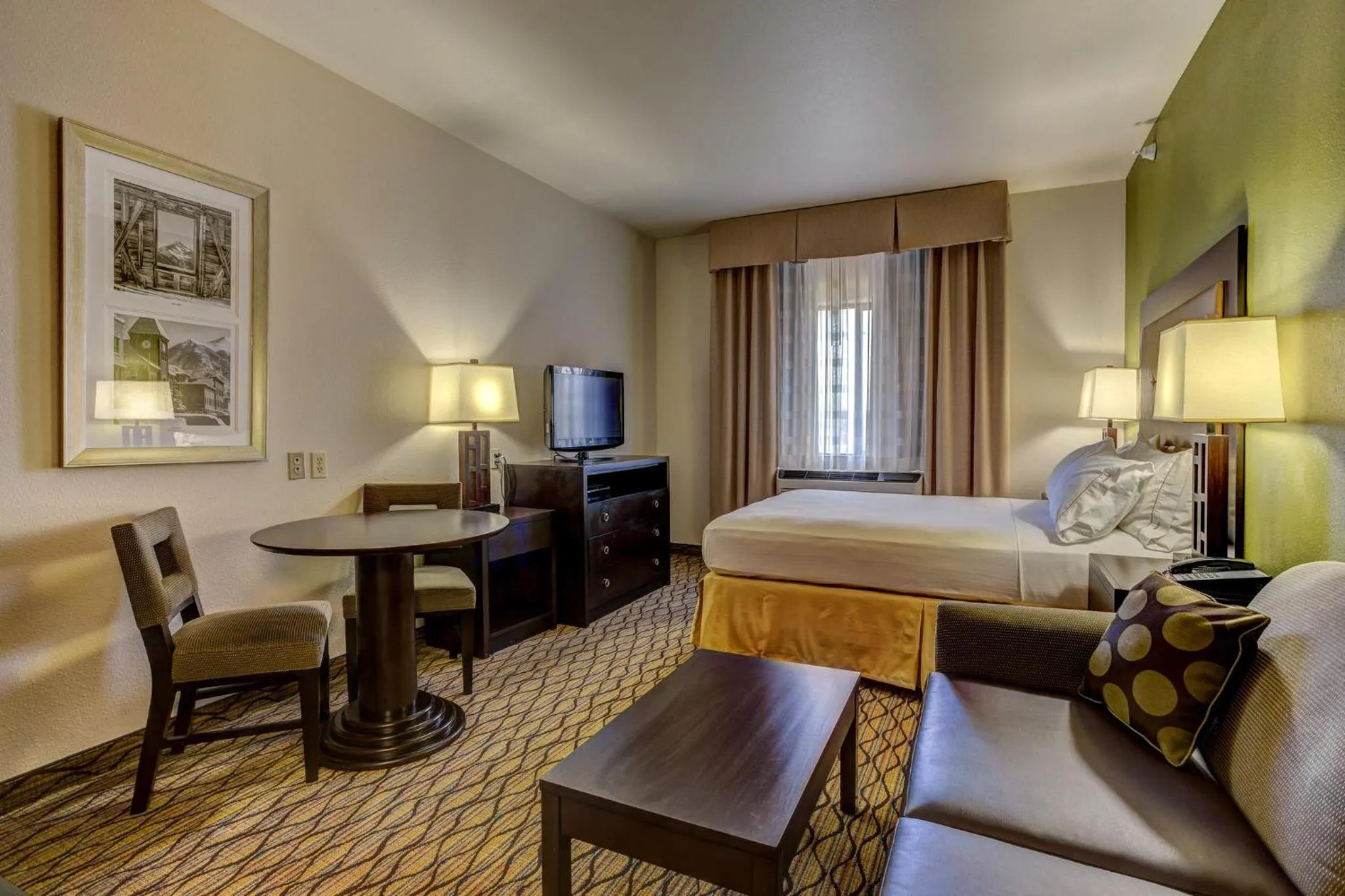 Photo of the whole room, Bed in Holiday Inn Express Hotel & Suites Montrose - Black Canyon Area by IHG