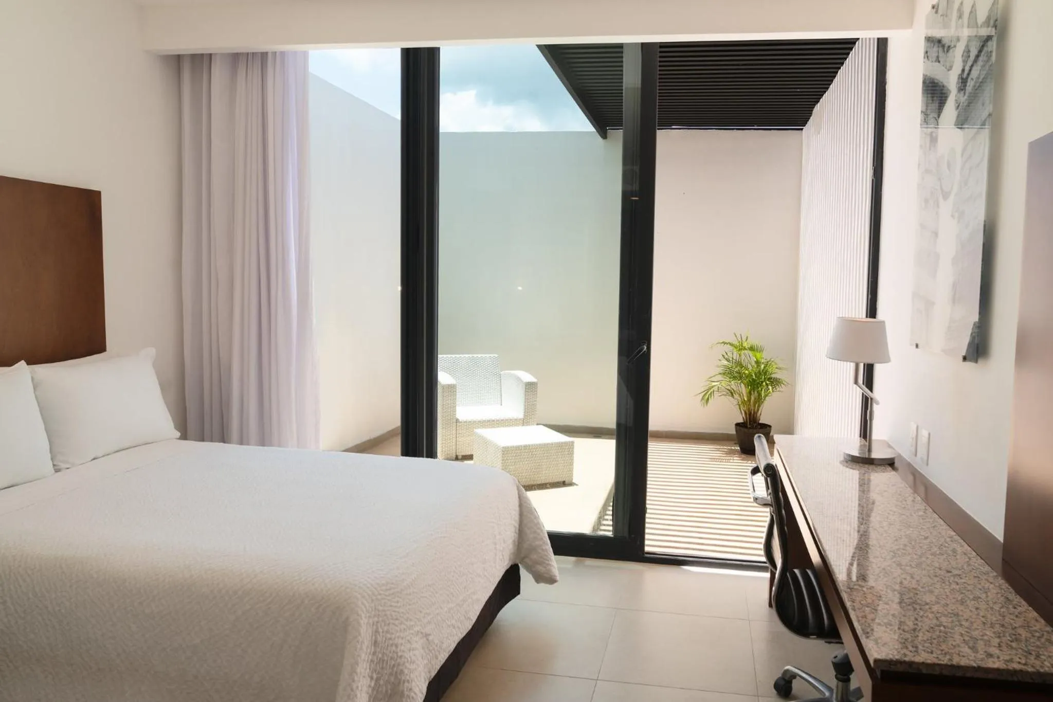 Bedroom, Bed in Fiesta Inn Playa del Carmen