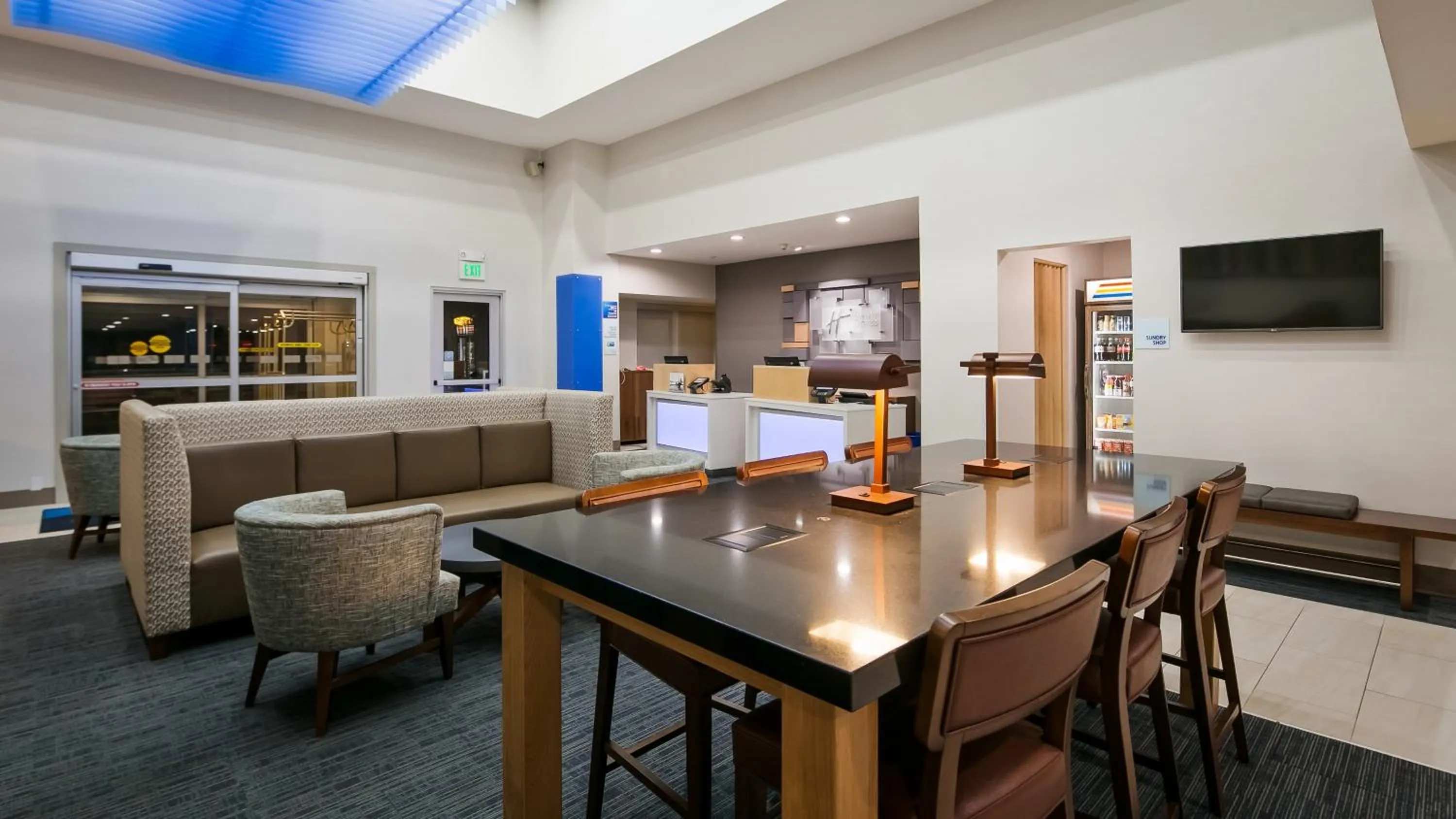 Property building in Holiday Inn Express Hotel & Suites Everett by IHG