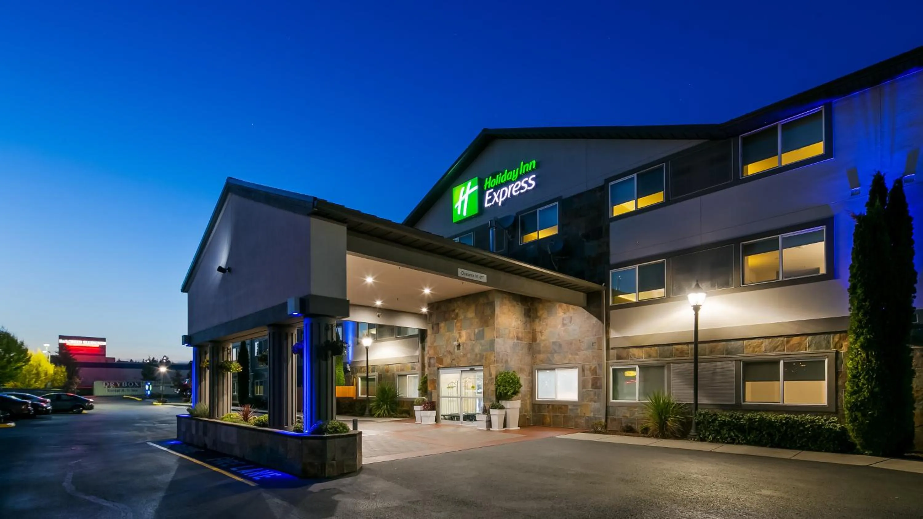 Property building in Holiday Inn Express Hotel & Suites Everett by IHG