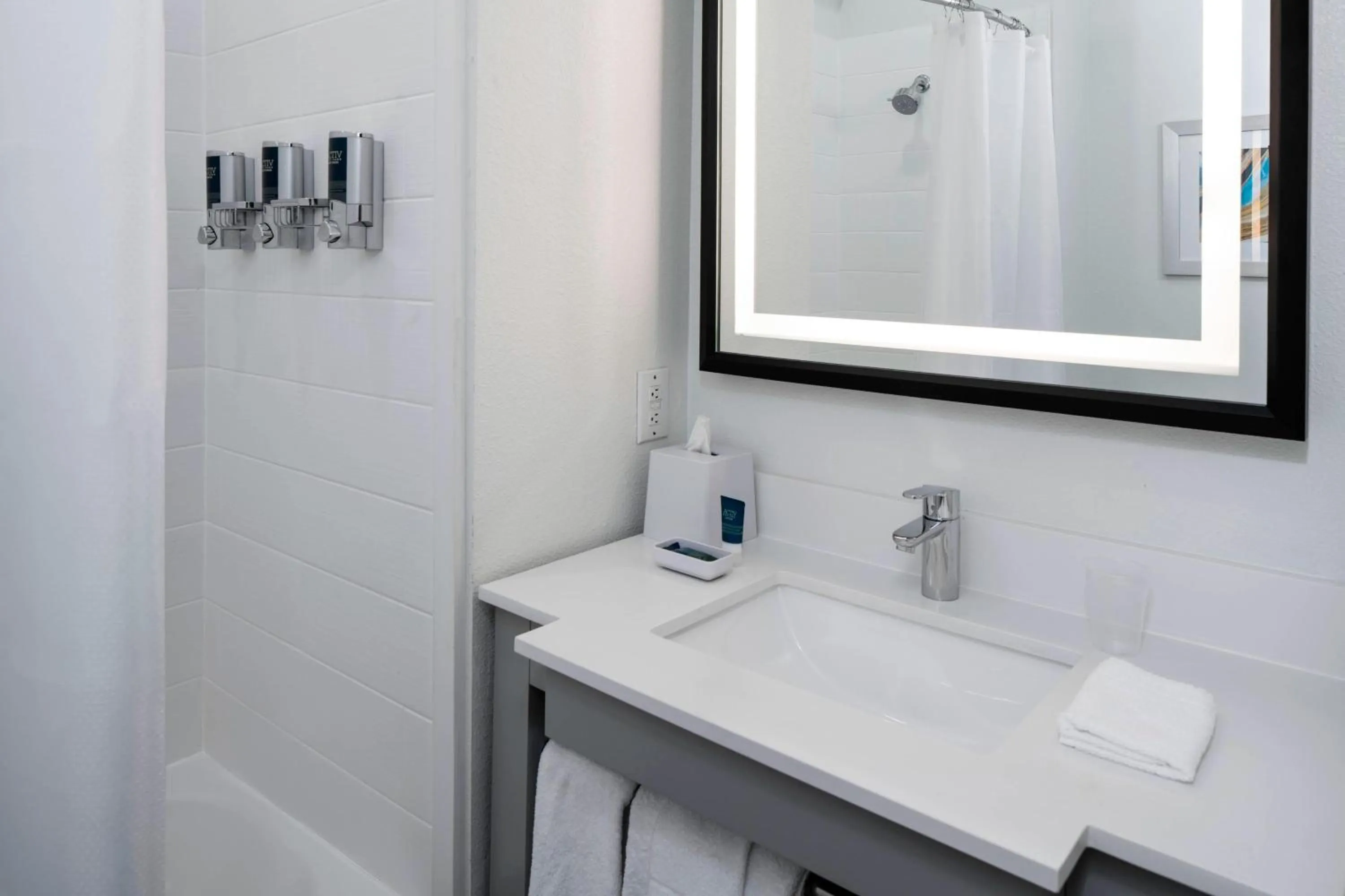 Bathroom in Four Points by Sheraton Dallas Arlington Entertainment District