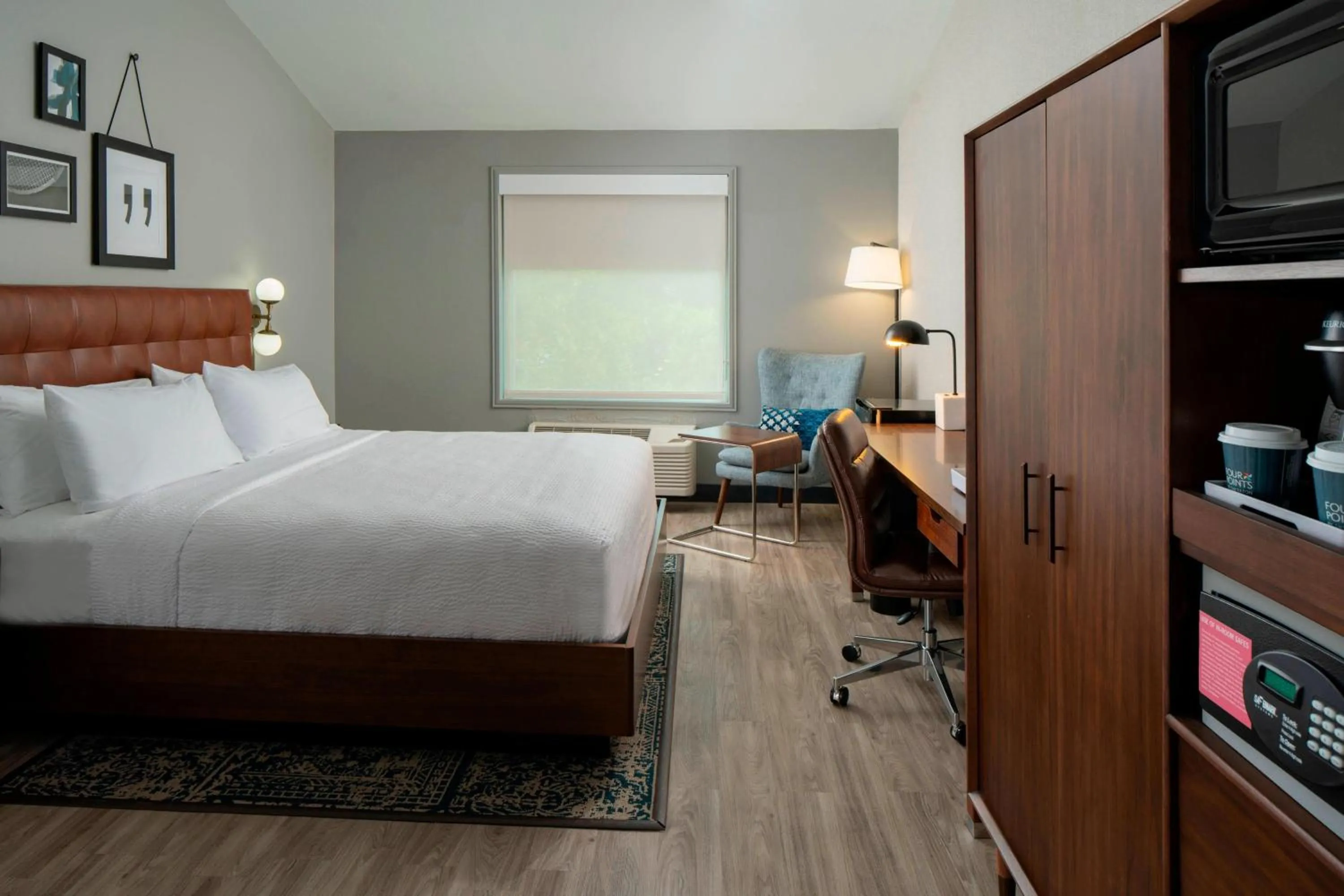 Photo of the whole room, Bed in Four Points by Sheraton Dallas Arlington Entertainment District
