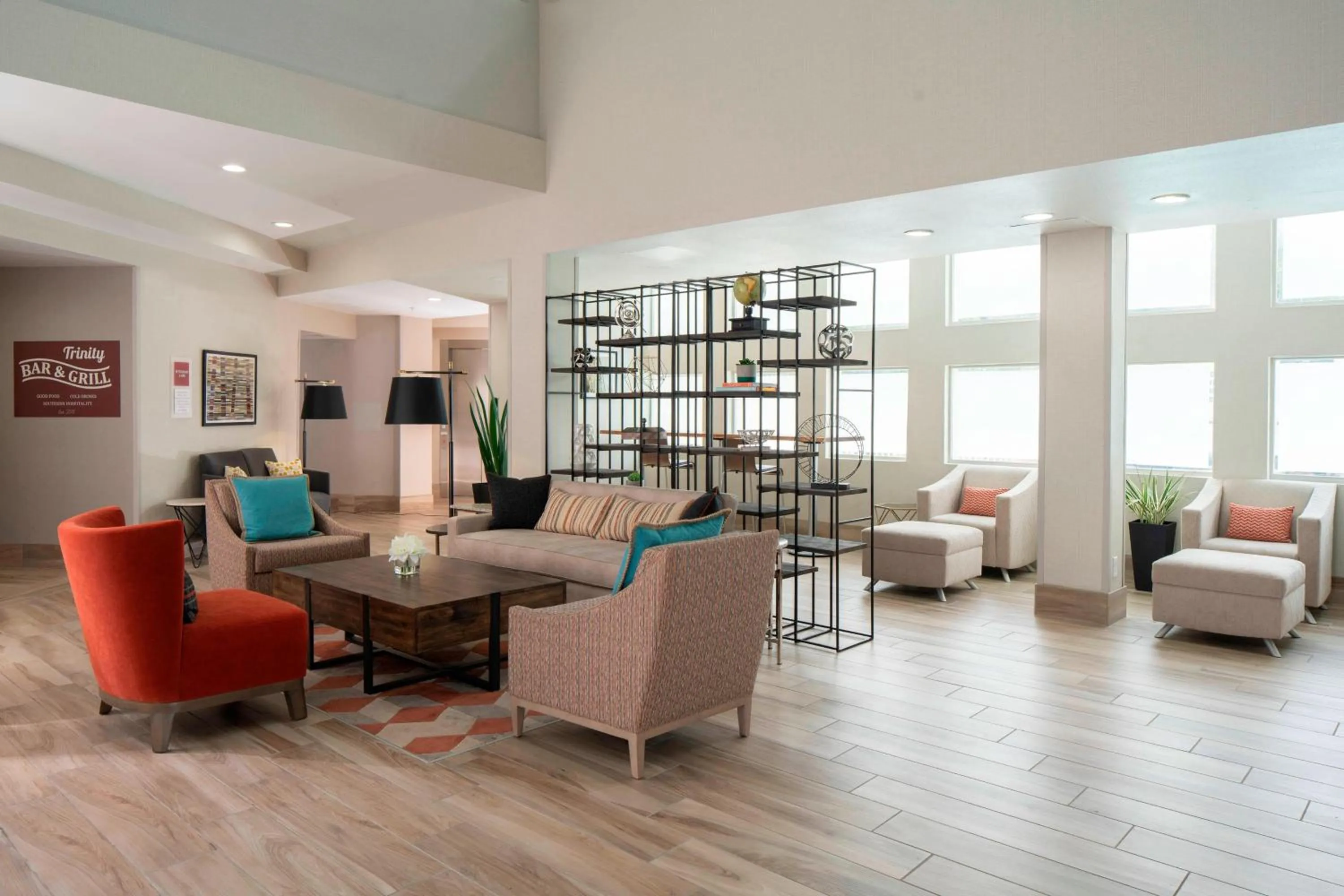 Lounge or bar in Four Points by Sheraton Dallas Arlington Entertainment District