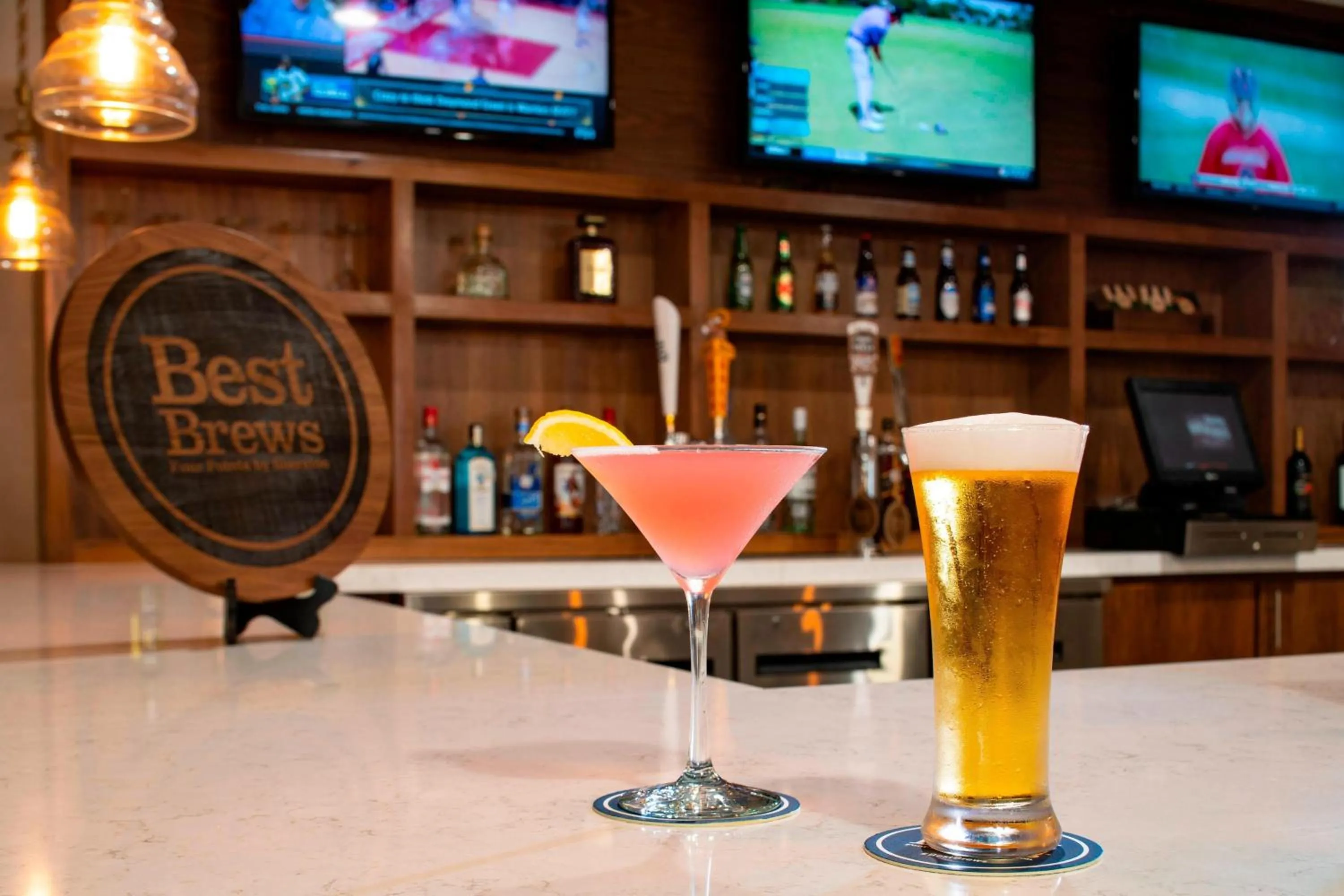 Lounge or bar in Four Points by Sheraton Dallas Arlington Entertainment District