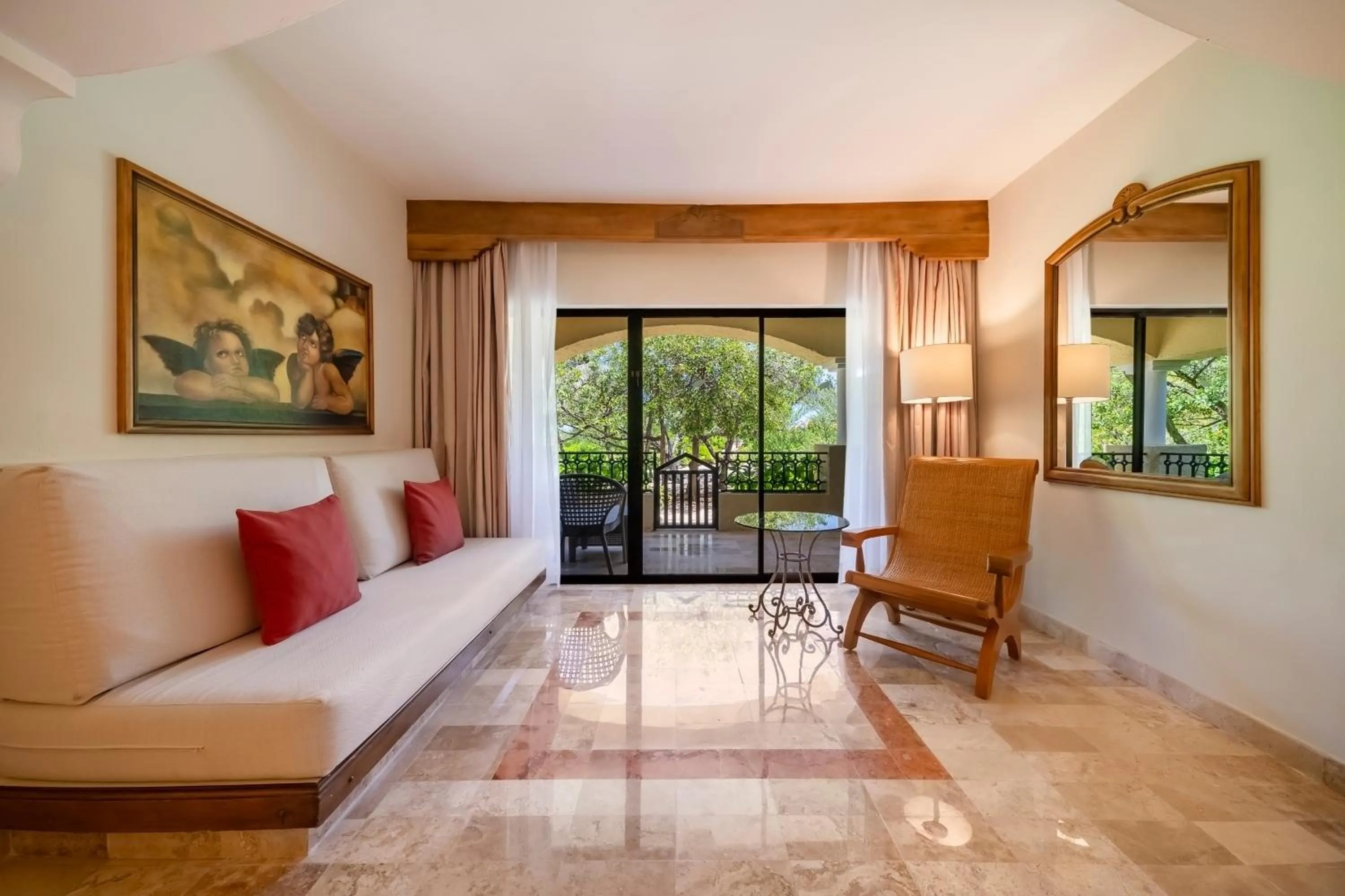 Living room in Iberostar Waves Paraíso Beach - All Inclusive