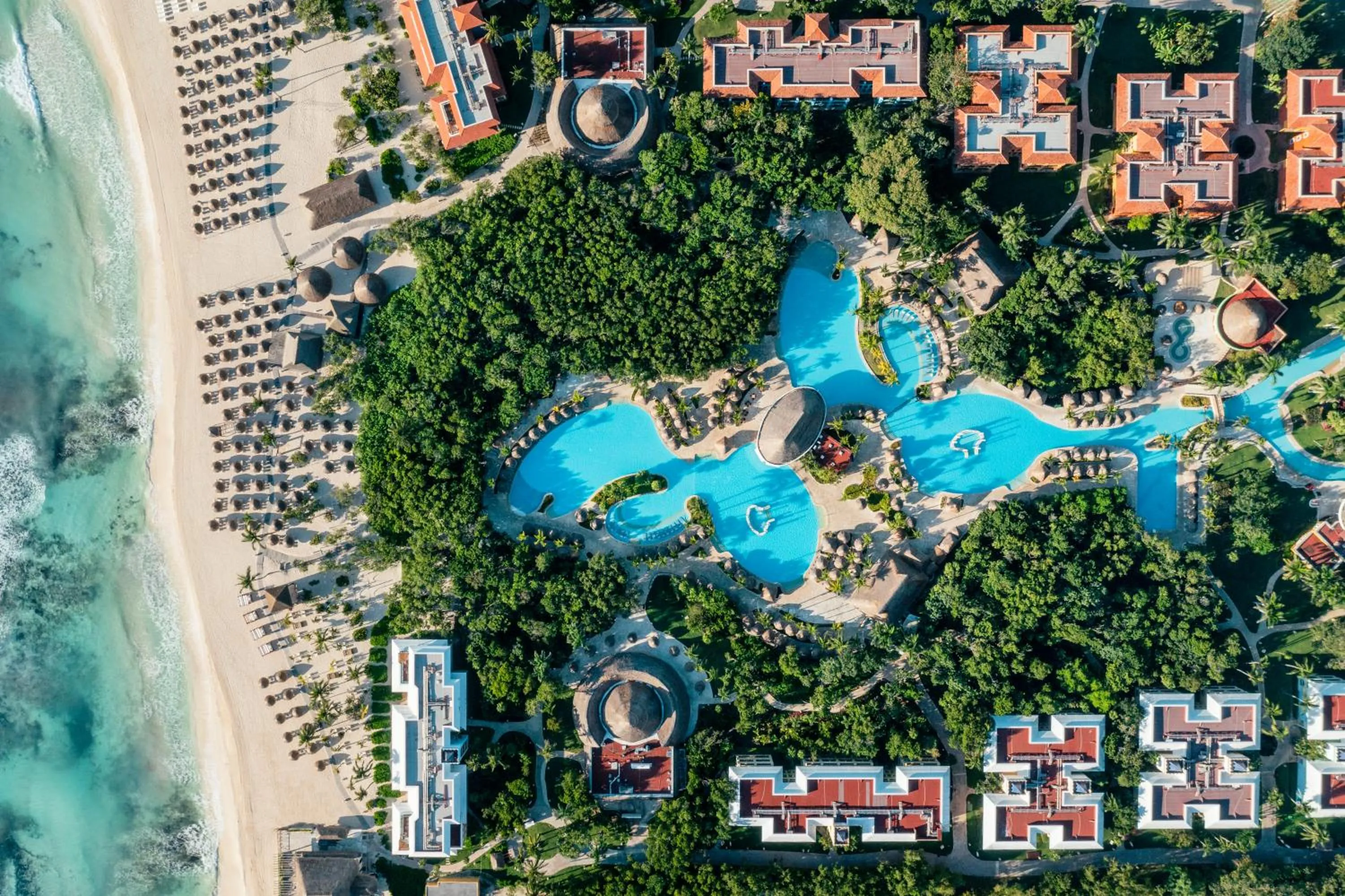 Day in Iberostar Waves Paraíso Beach - All Inclusive