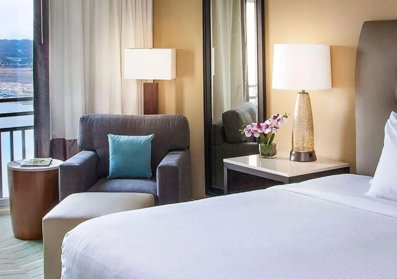 Bed in Lakeway Resort & Spa