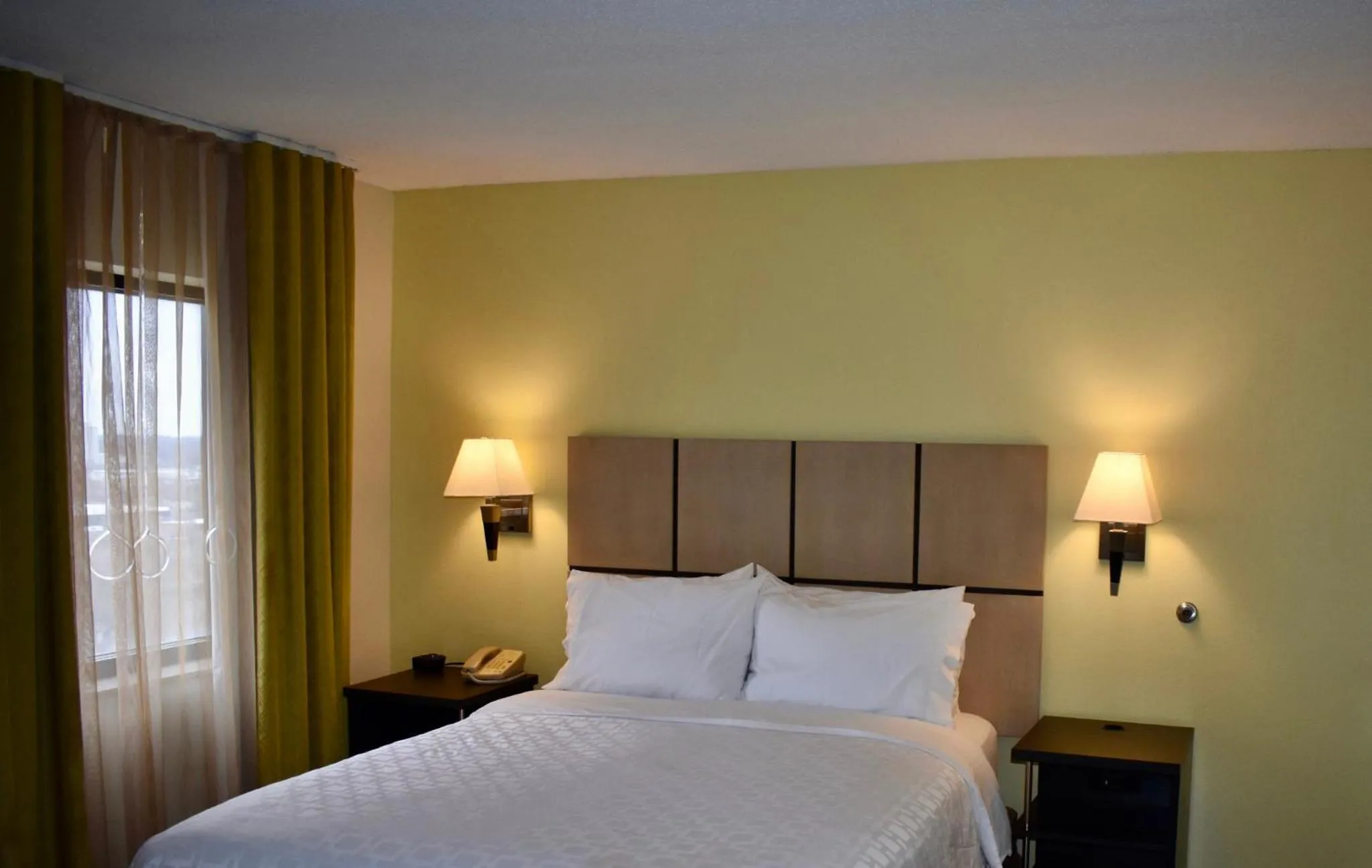 Bedroom in Candlewood Suites Indianapolis Downtown Medical District by IHG