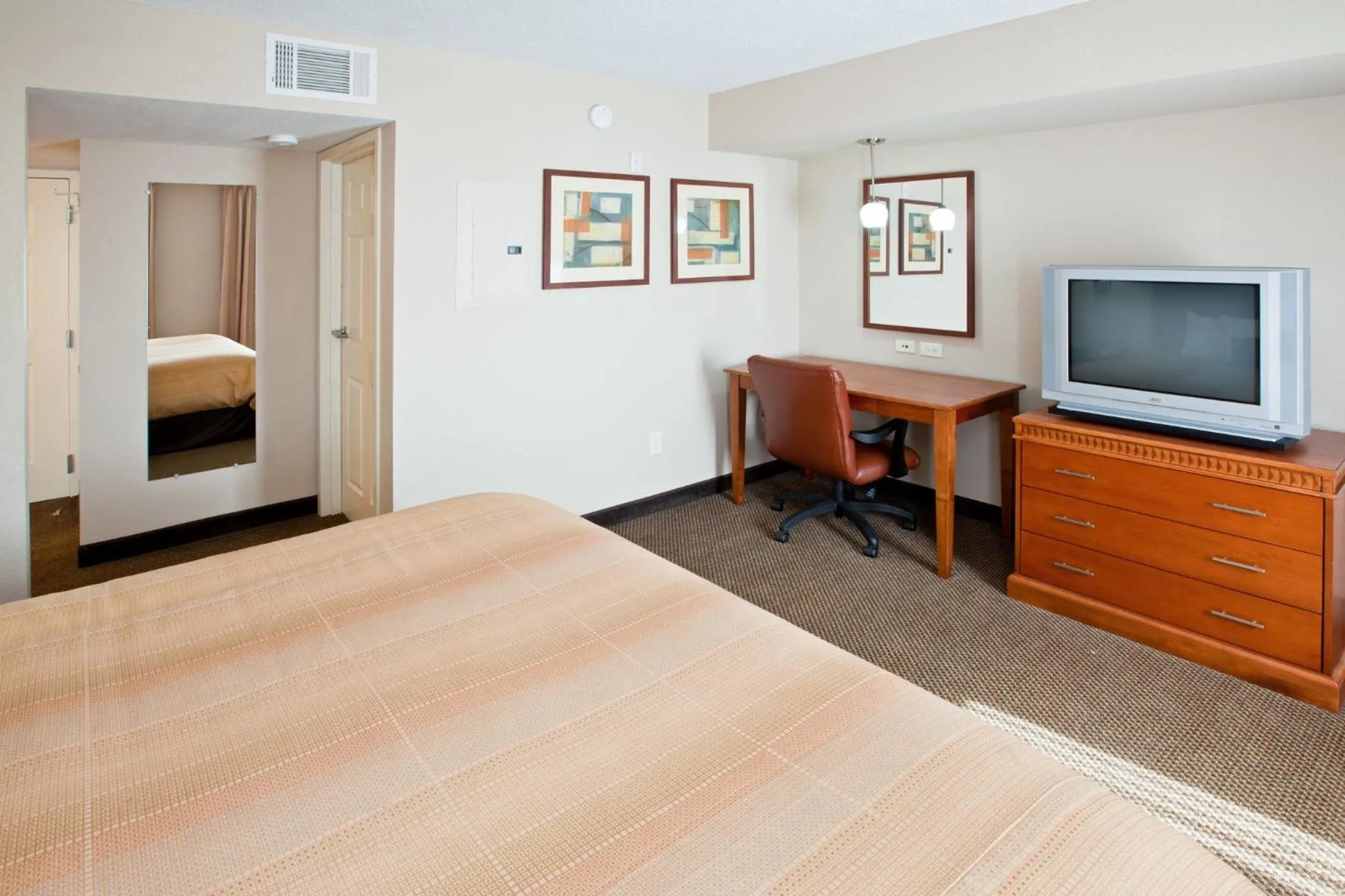 Bedroom in Candlewood Suites Indianapolis Downtown Medical District by IHG