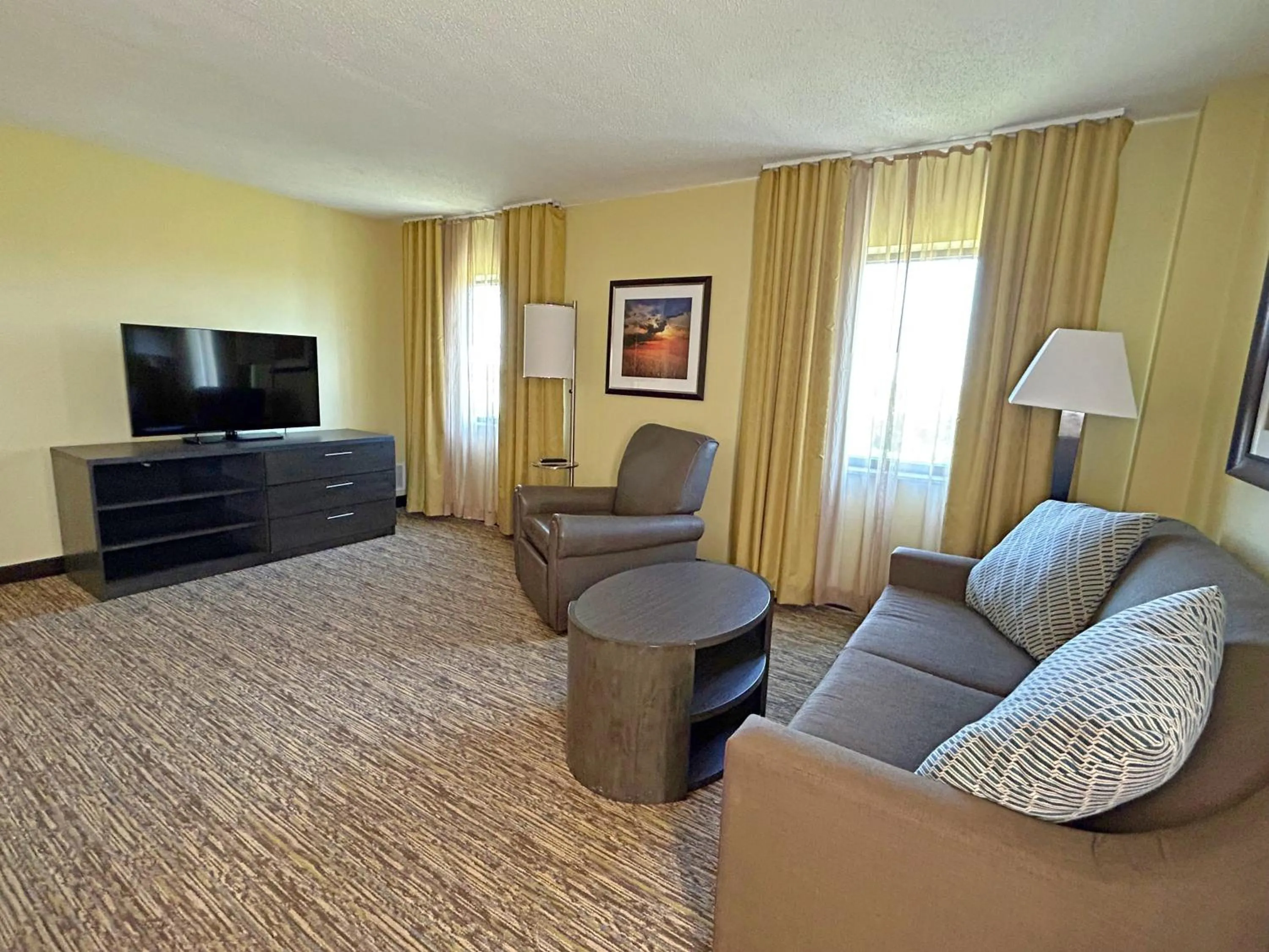 Living room in Candlewood Suites Indianapolis Downtown Medical District by IHG