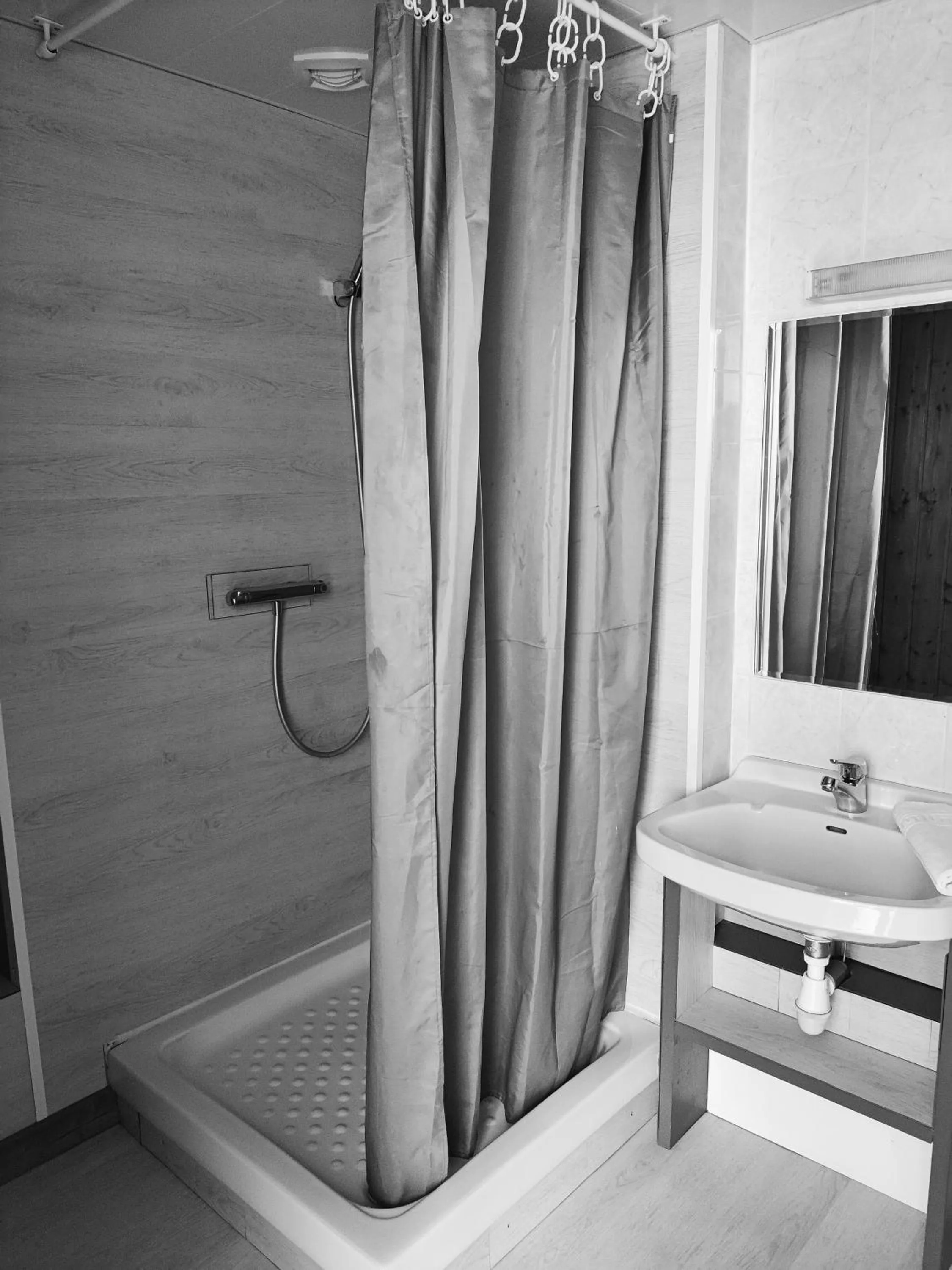 Shower in Hôtel Saint - Pierre