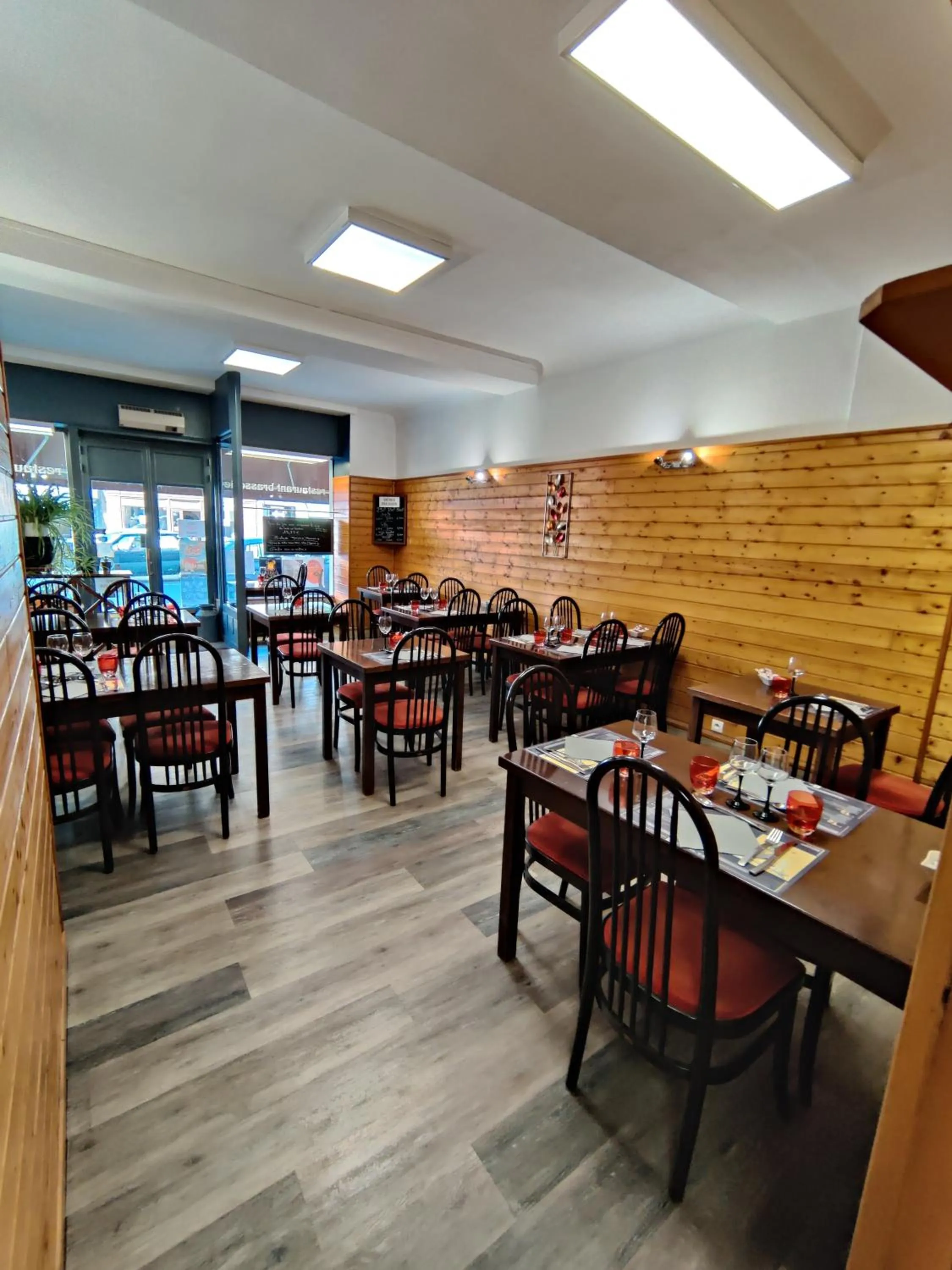 Restaurant/places to eat in Hôtel Saint - Pierre