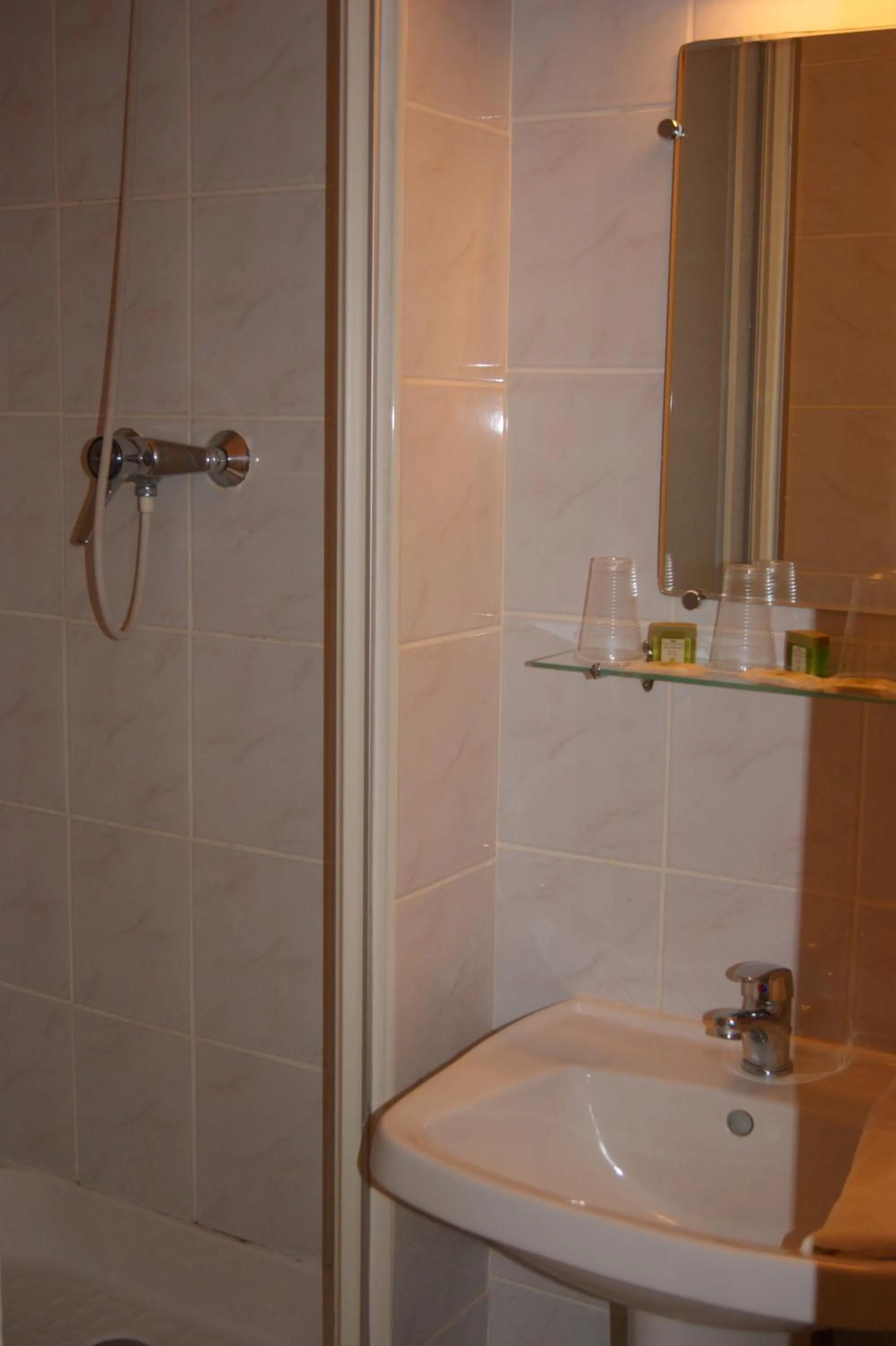 Single Room in Hôtel Saint - Pierre