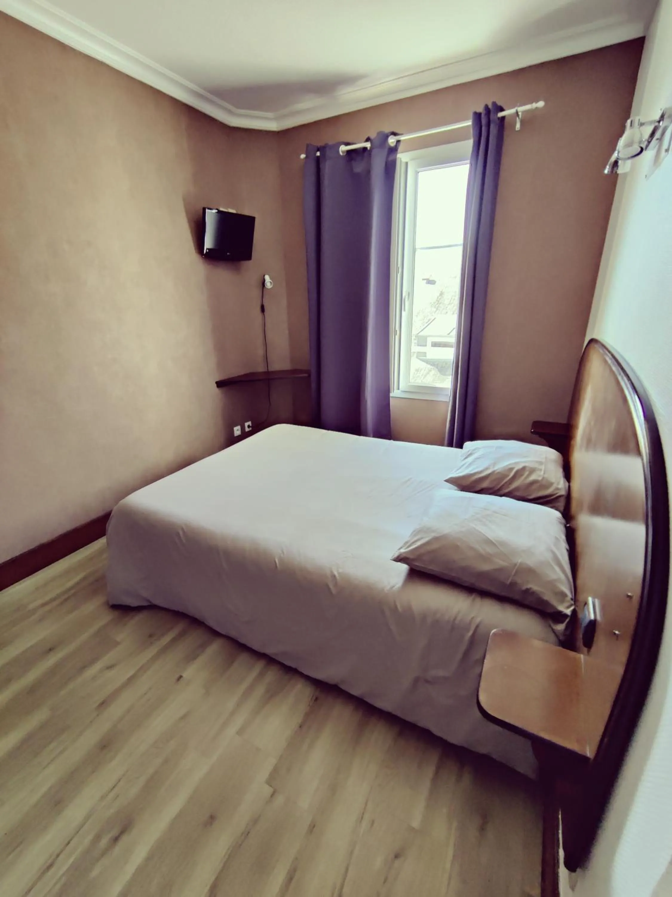 Bed in Hôtel Saint - Pierre