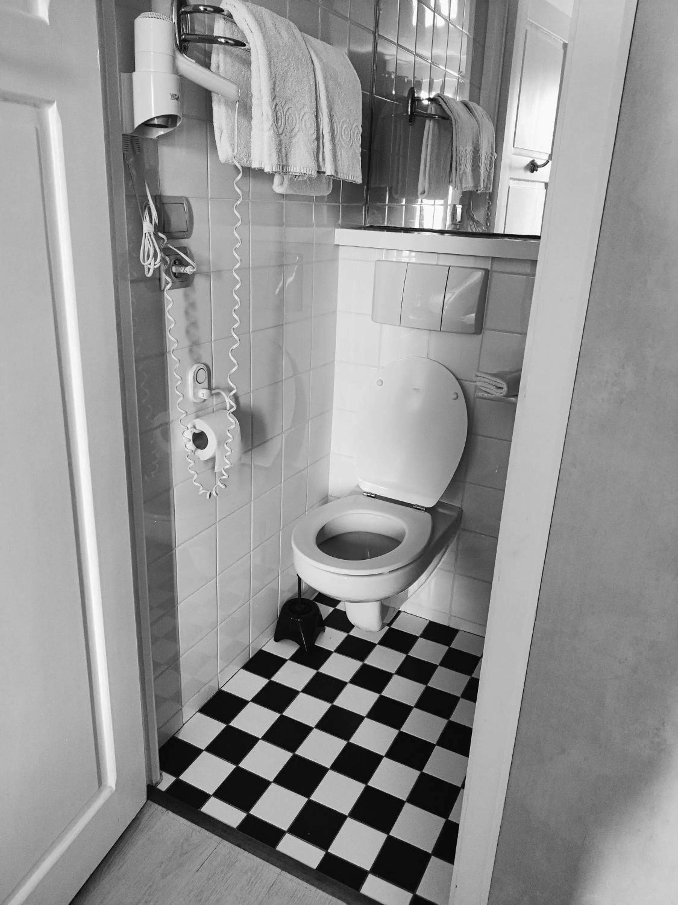 Toilet in Hôtel Saint - Pierre